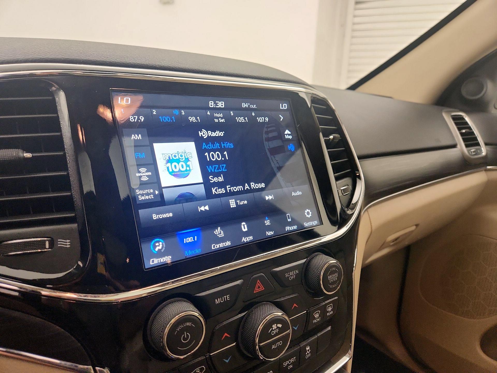 Thumbnail: 2020 Jeep Grand Cherokee - 16