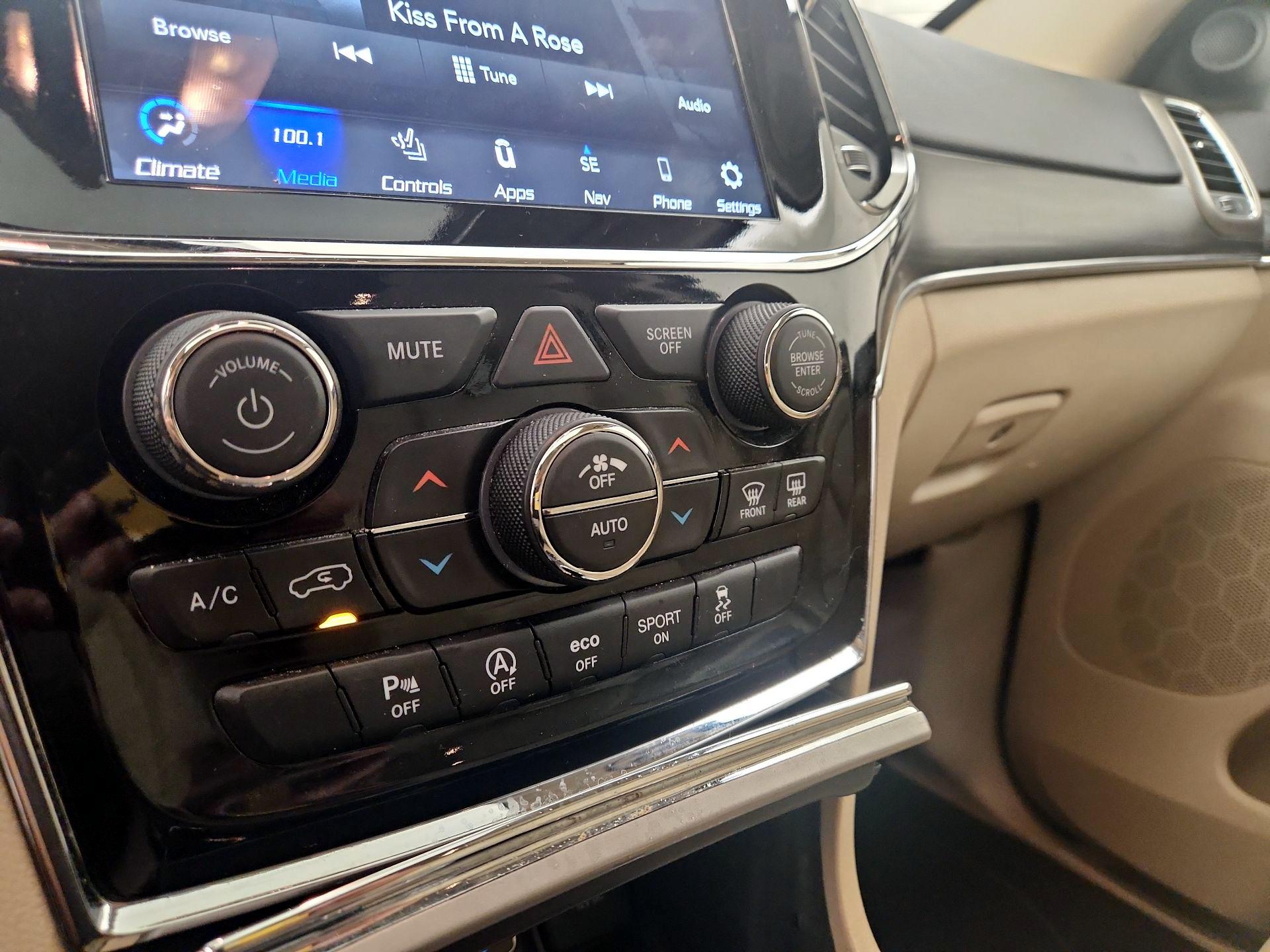 Thumbnail: 2020 Jeep Grand Cherokee - 17