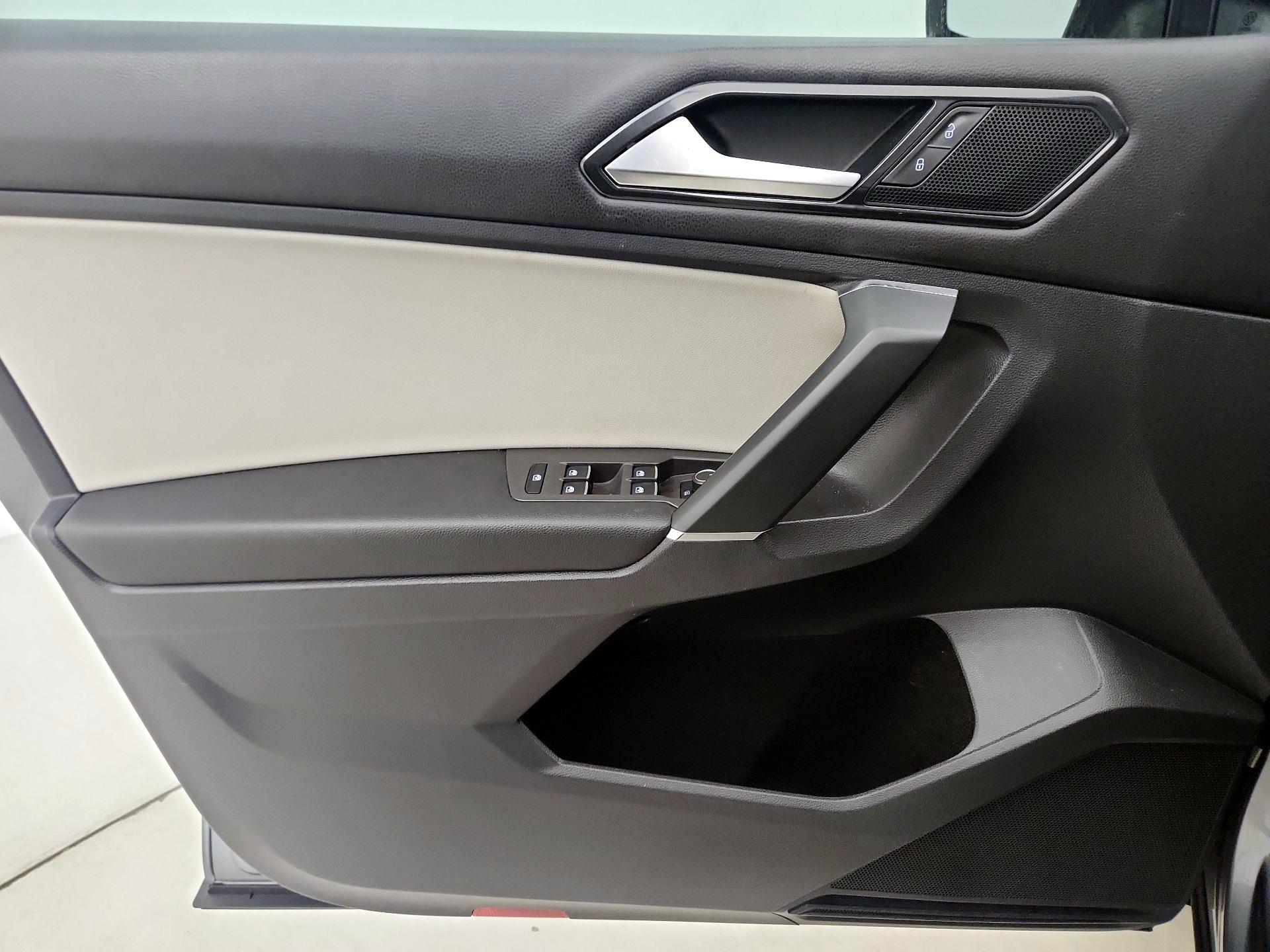 Thumbnail: 2018 Volkswagen Tiguan - 12
