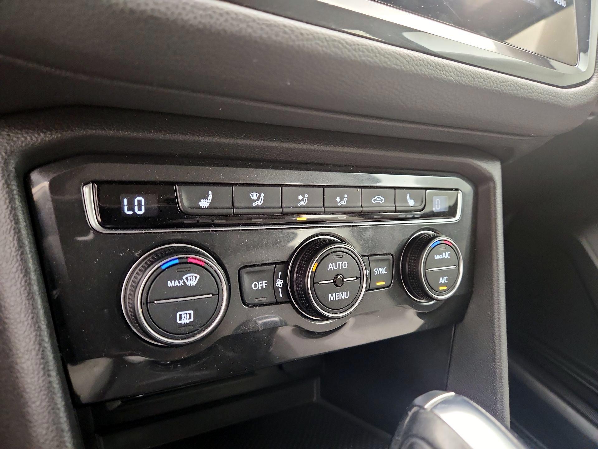 Thumbnail: 2018 Volkswagen Tiguan - 16