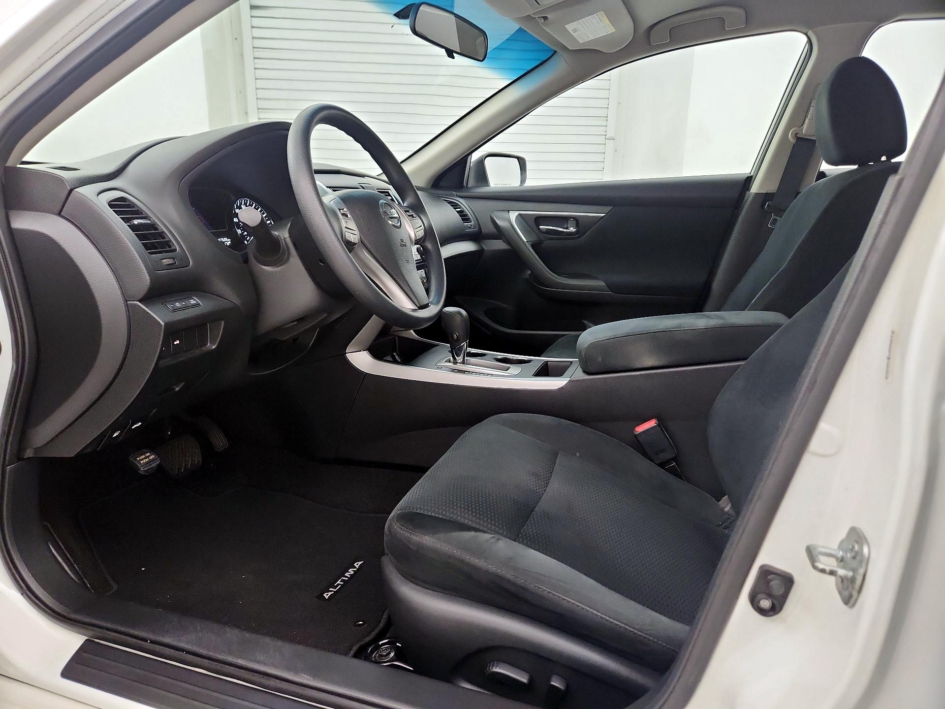 Thumbnail: 2015 Nissan Altima - 11