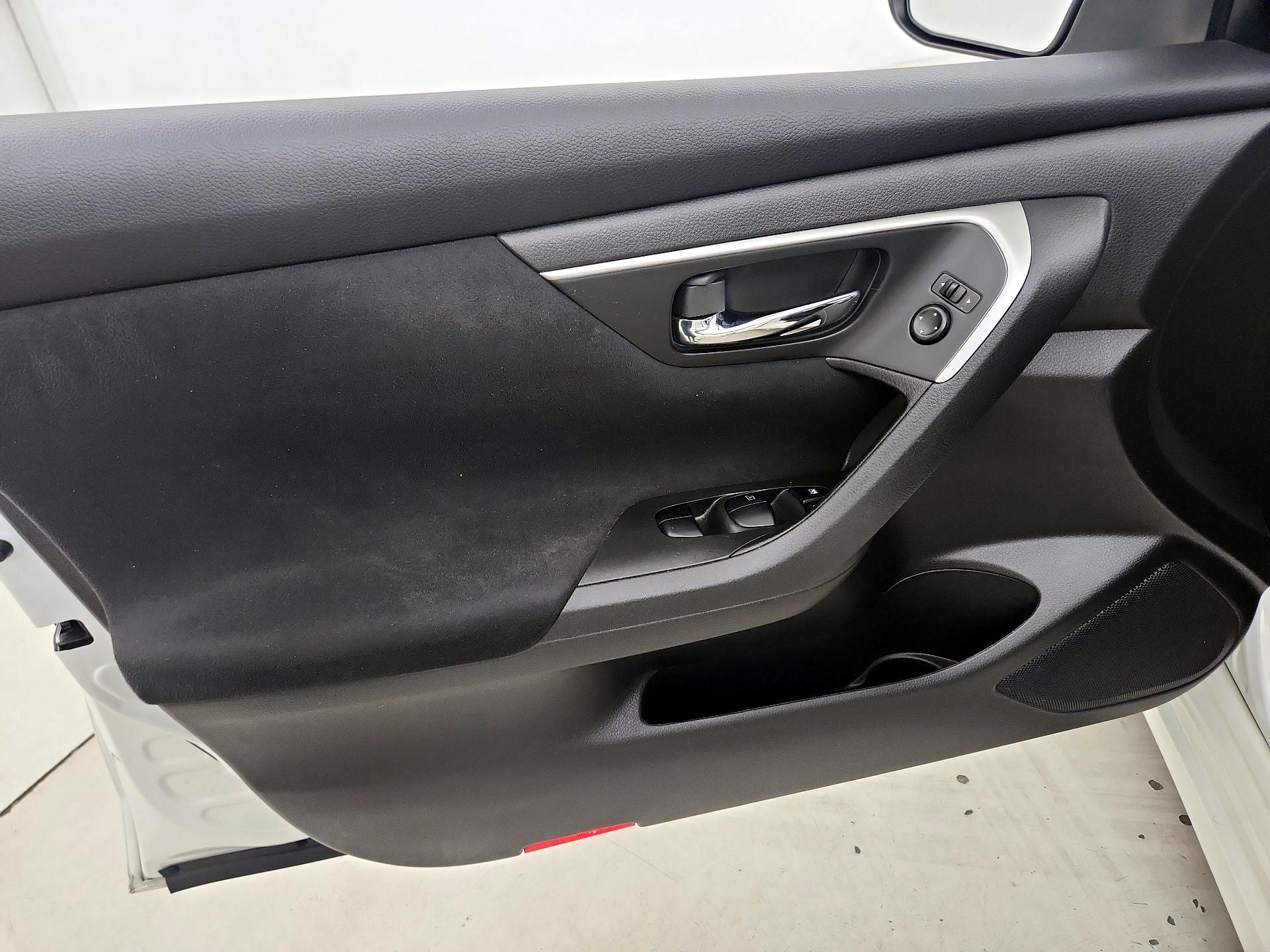 Thumbnail: 2015 Nissan Altima - 12