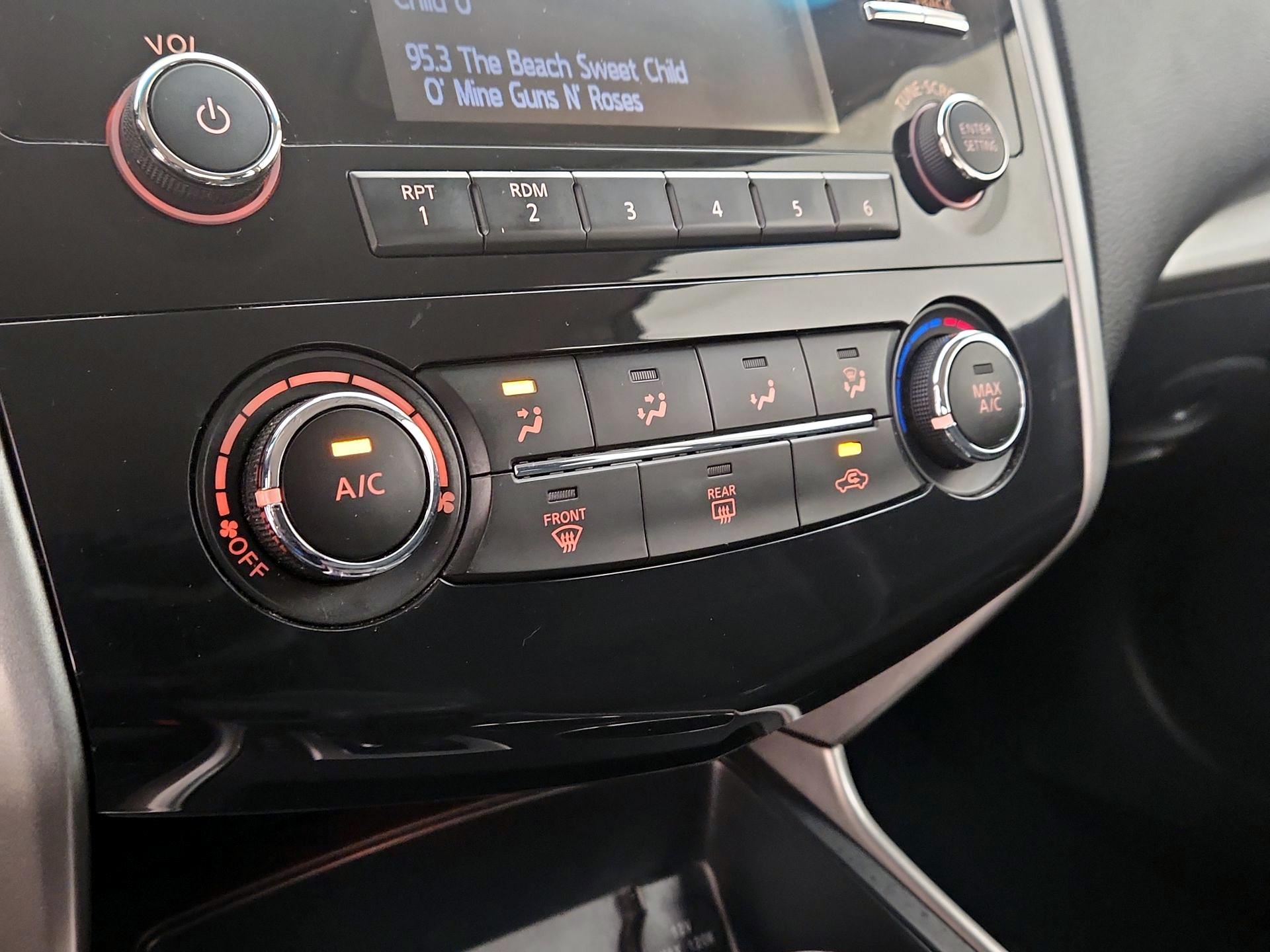 Thumbnail: 2015 Nissan Altima - 16