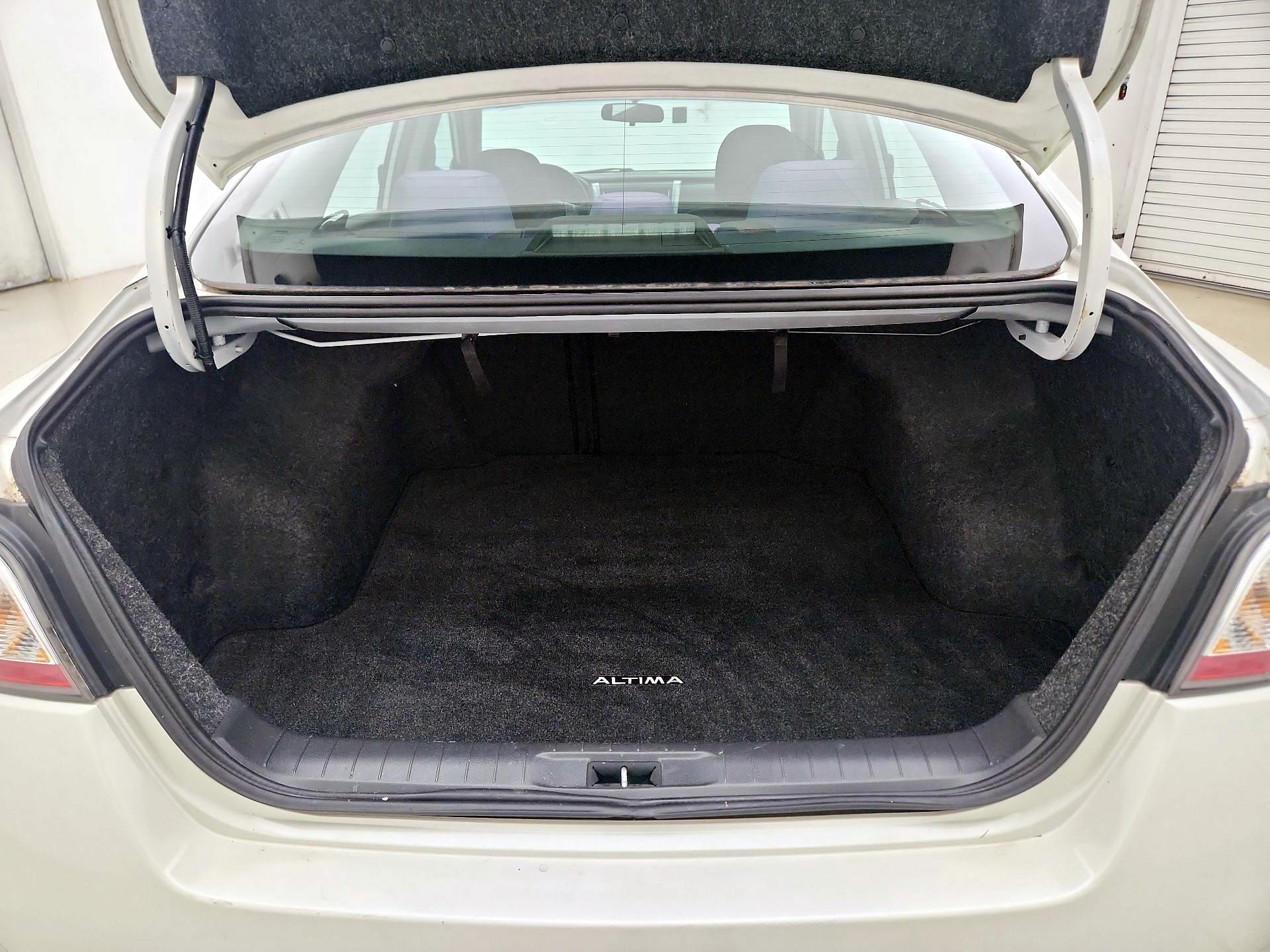 Thumbnail: 2015 Nissan Altima - 20