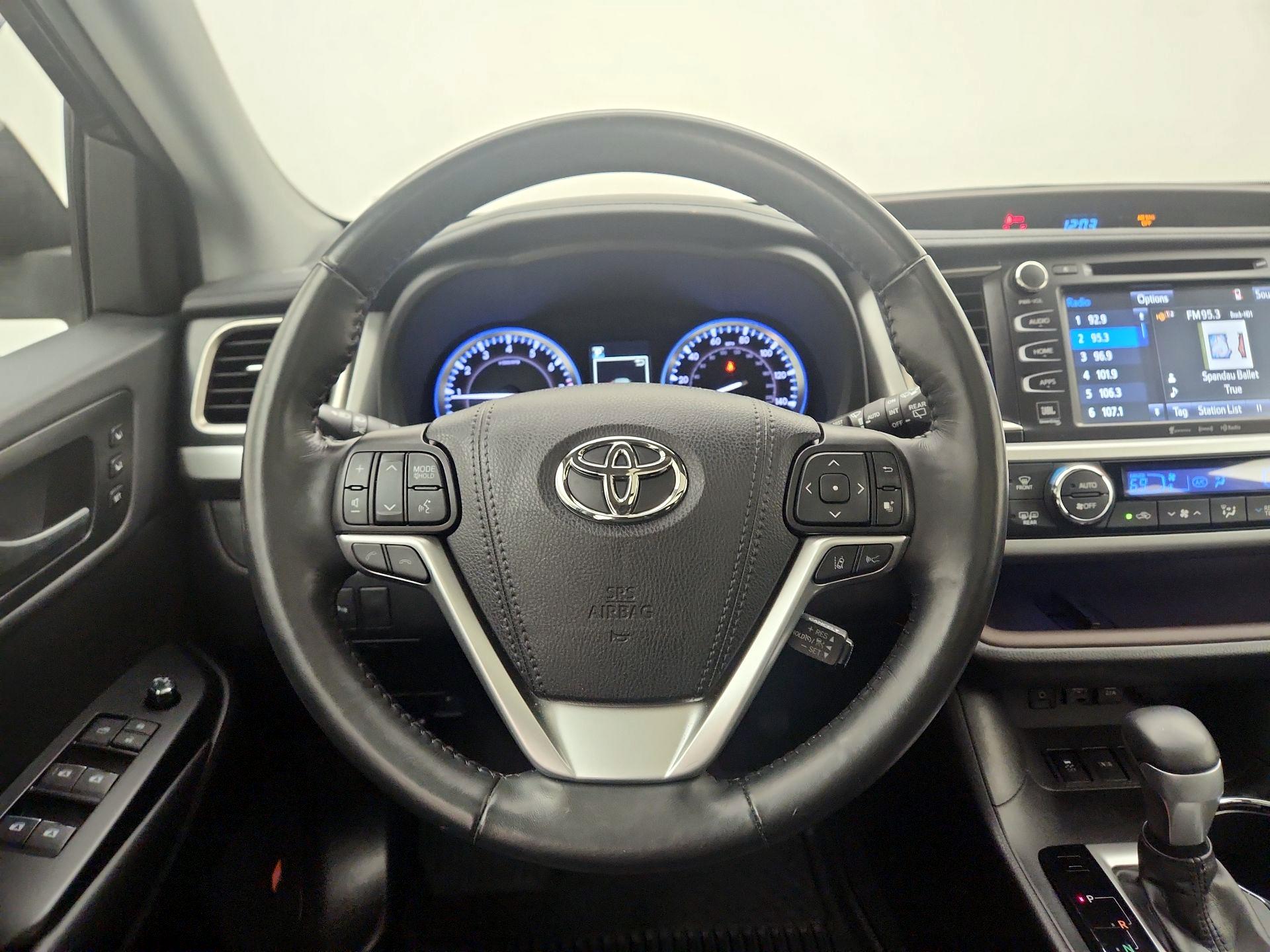 Thumbnail: 2019 Toyota Highlander - 10