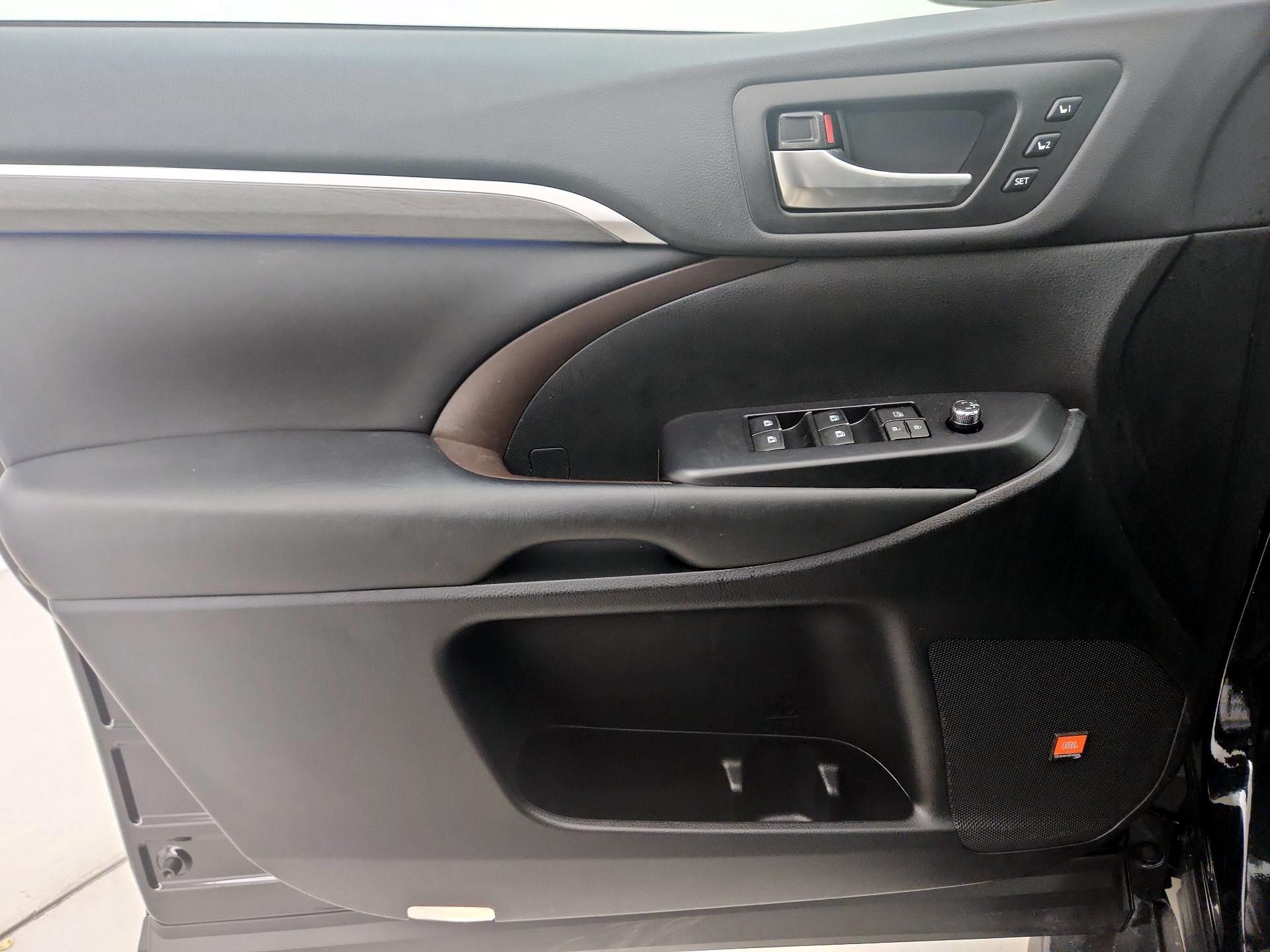 Thumbnail: 2019 Toyota Highlander - 12