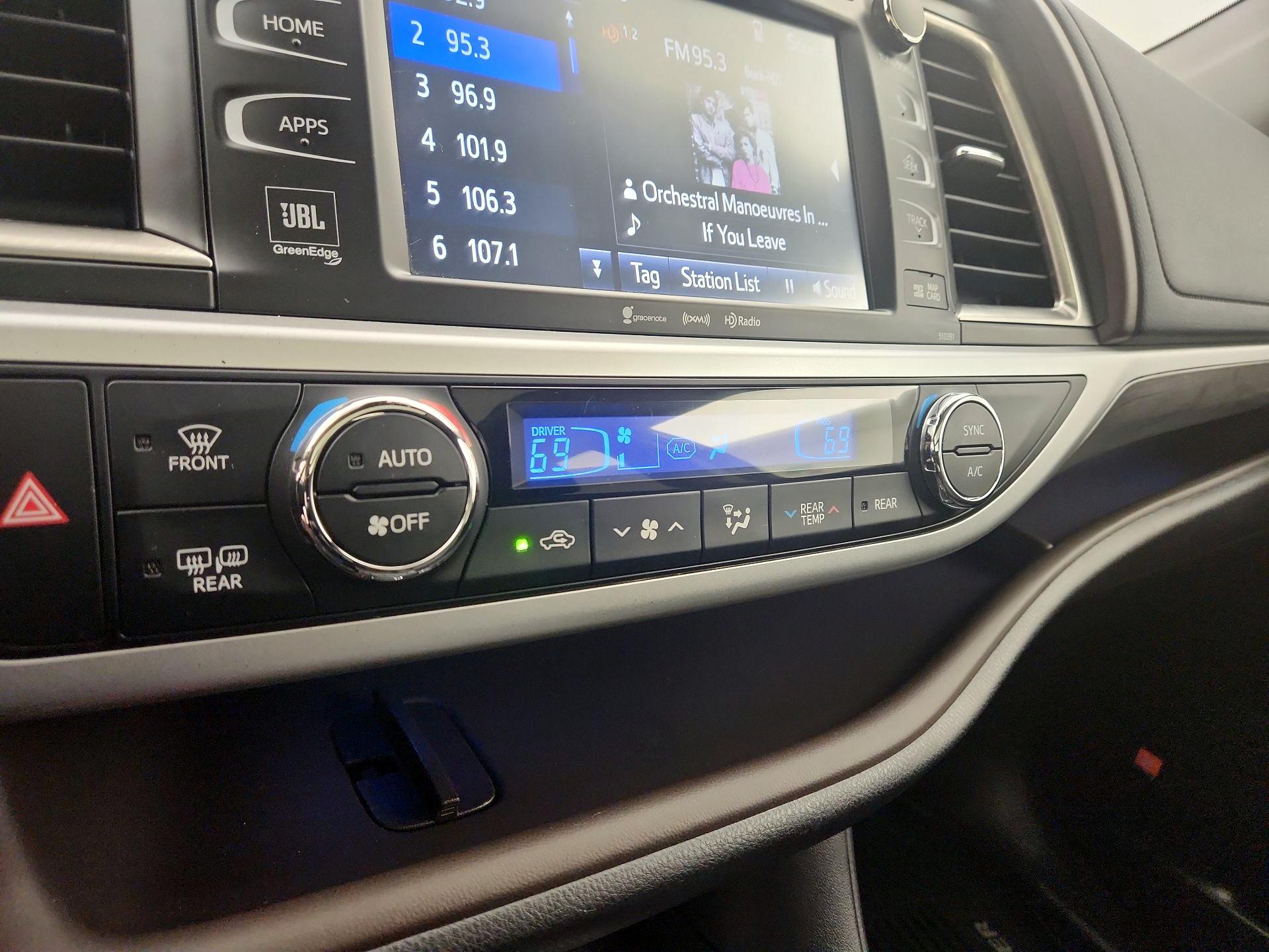 Thumbnail: 2019 Toyota Highlander - 16
