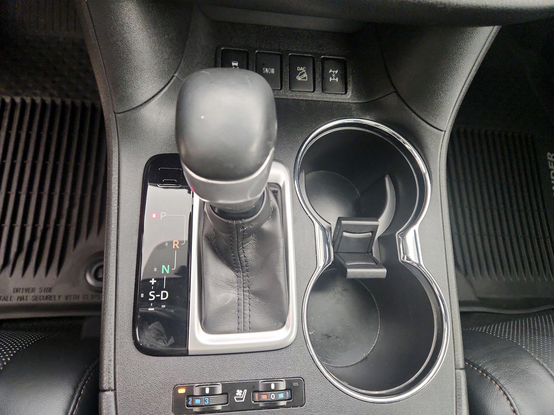 Thumbnail: 2019 Toyota Highlander - 17