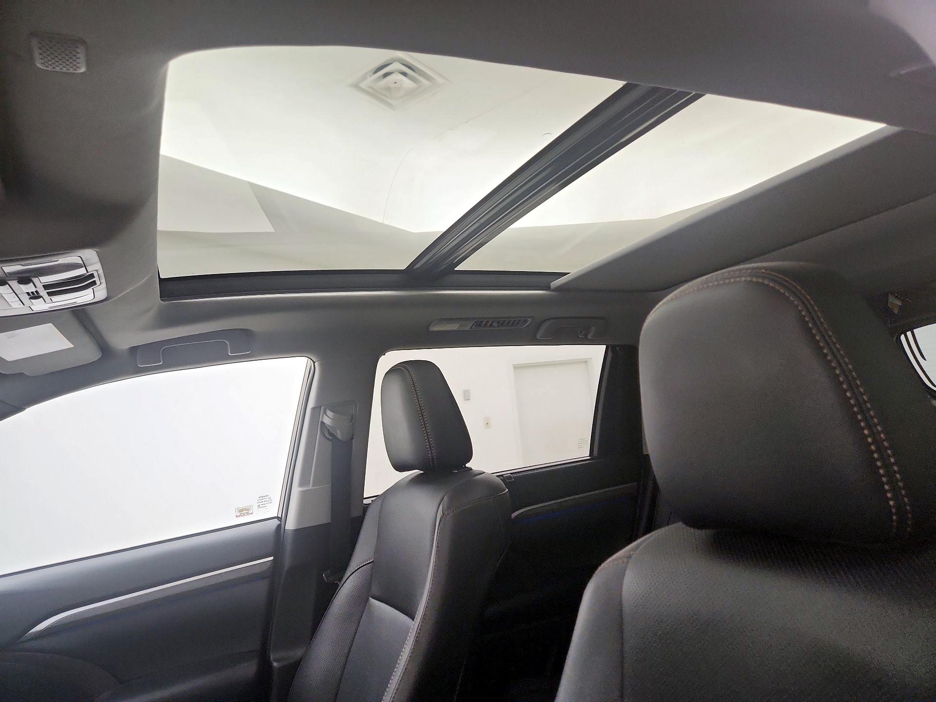 Thumbnail: 2019 Toyota Highlander - 19
