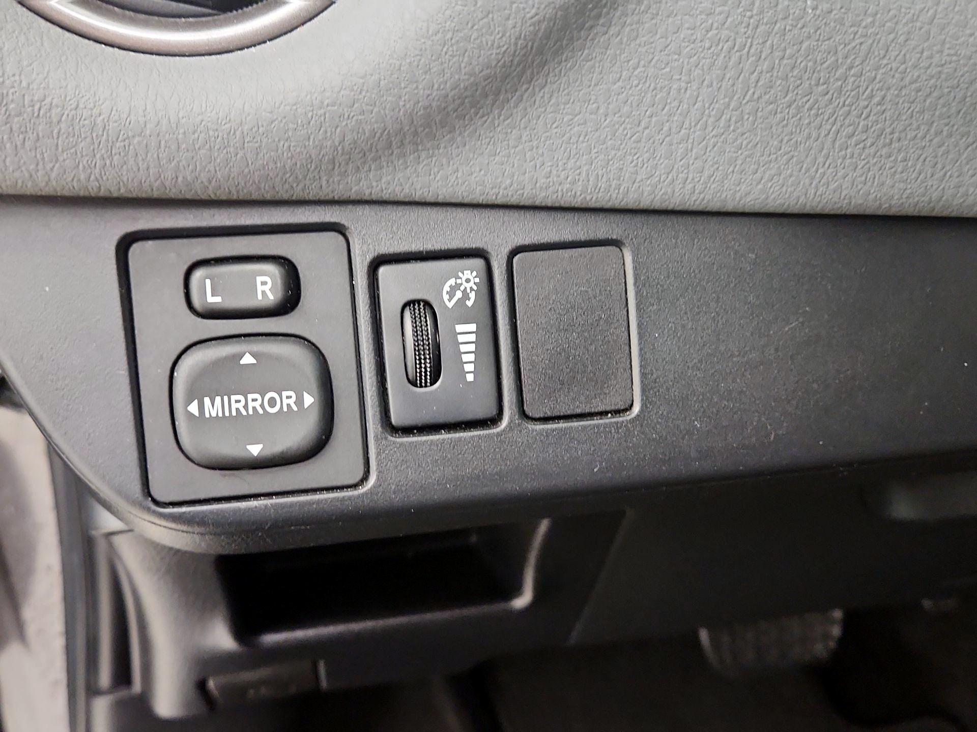 Thumbnail: 2015 Toyota Yaris - 13