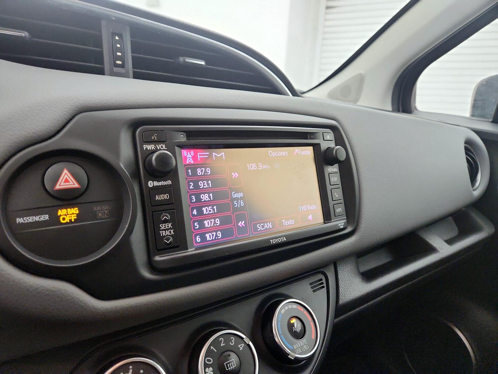 Thumbnail: 2015 Toyota Yaris - 14