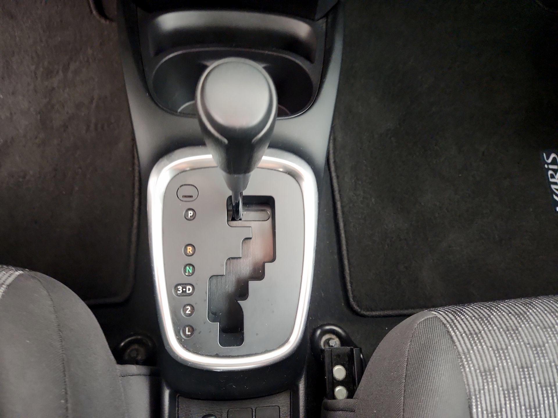 Thumbnail: 2015 Toyota Yaris - 16