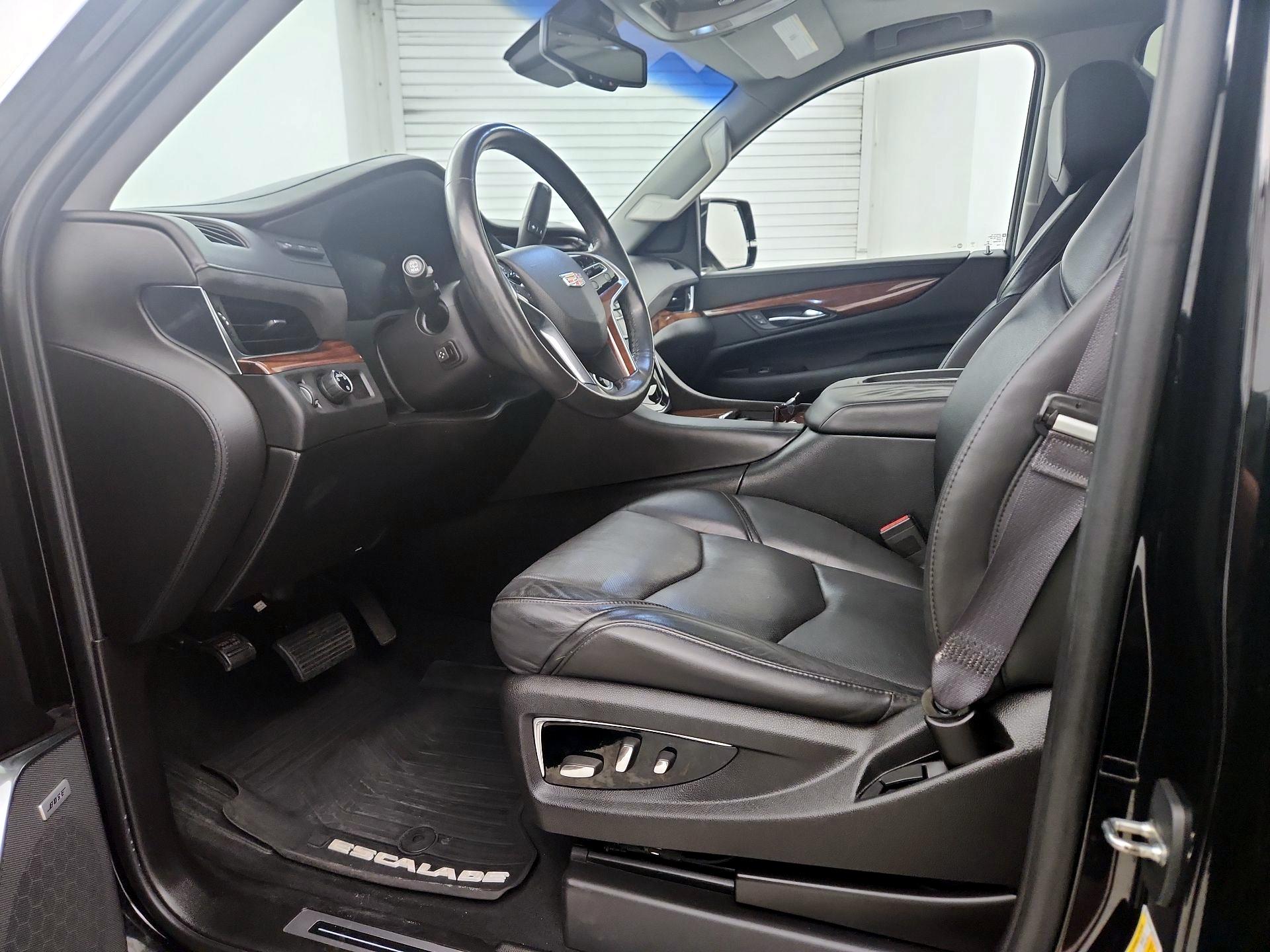 Thumbnail: 2016 Cadillac Escalade - 11