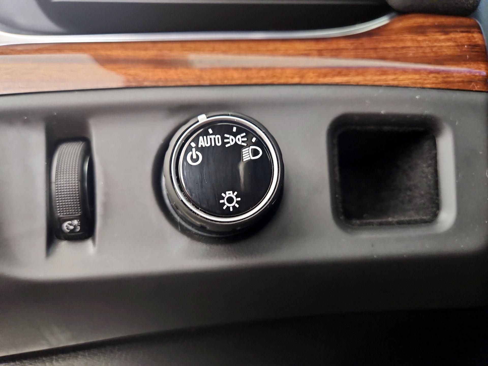 Thumbnail: 2016 Cadillac Escalade - 13