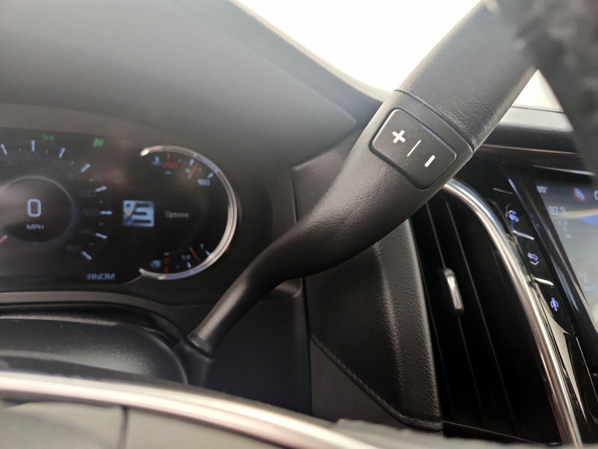 Thumbnail: 2016 Cadillac Escalade - 17