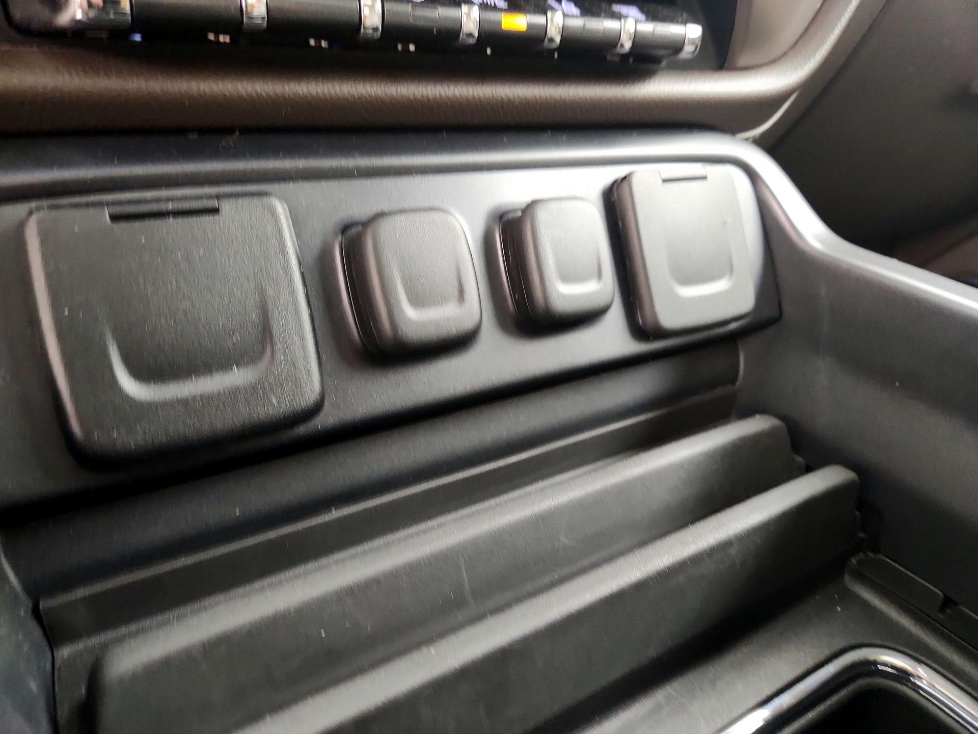 Thumbnail: 2015 GMC Sierra 2500 - 18
