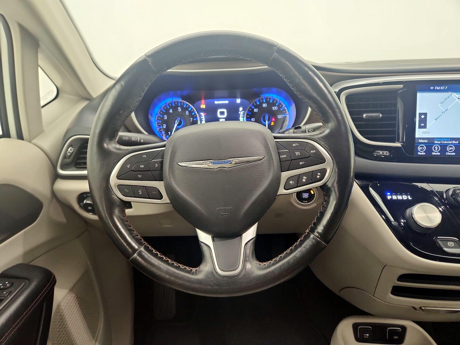 Thumbnail: 2019 Chrysler Pacifica - 10