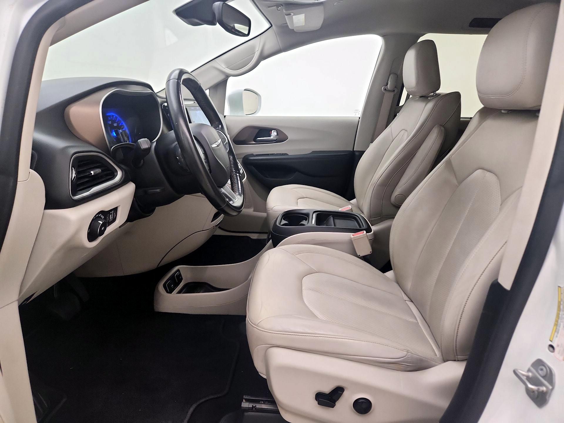 Thumbnail: 2019 Chrysler Pacifica - 11
