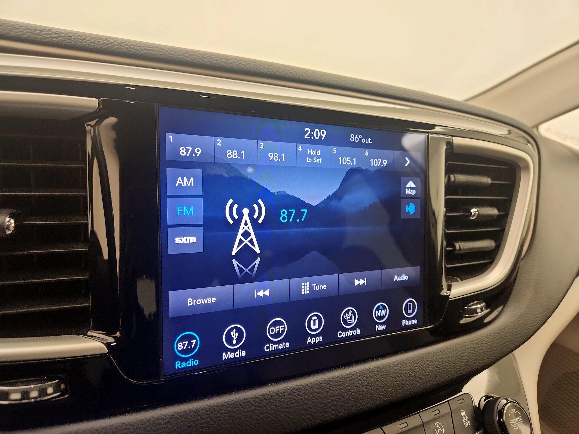 Thumbnail: 2019 Chrysler Pacifica - 16