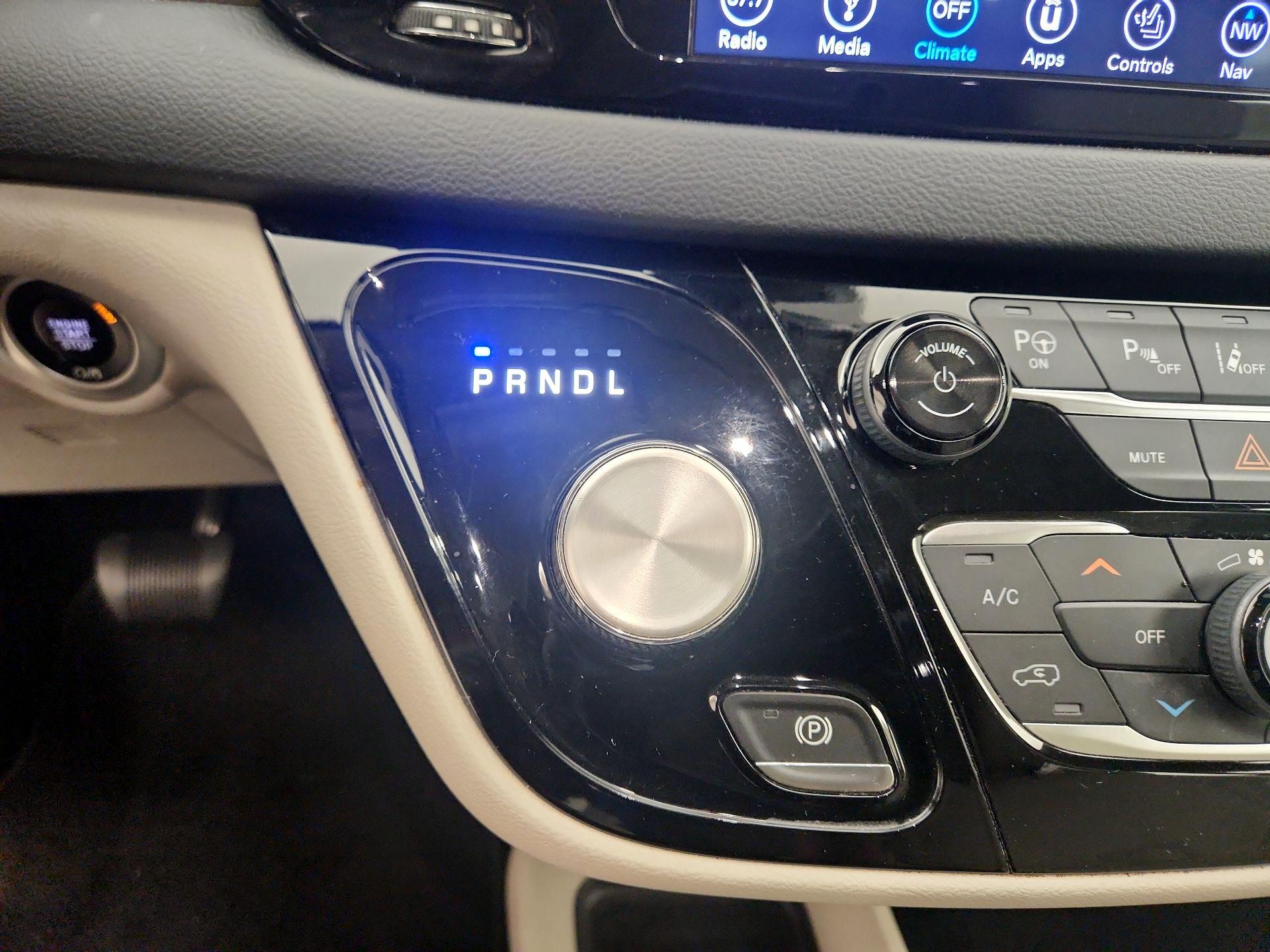 Thumbnail: 2019 Chrysler Pacifica - 18