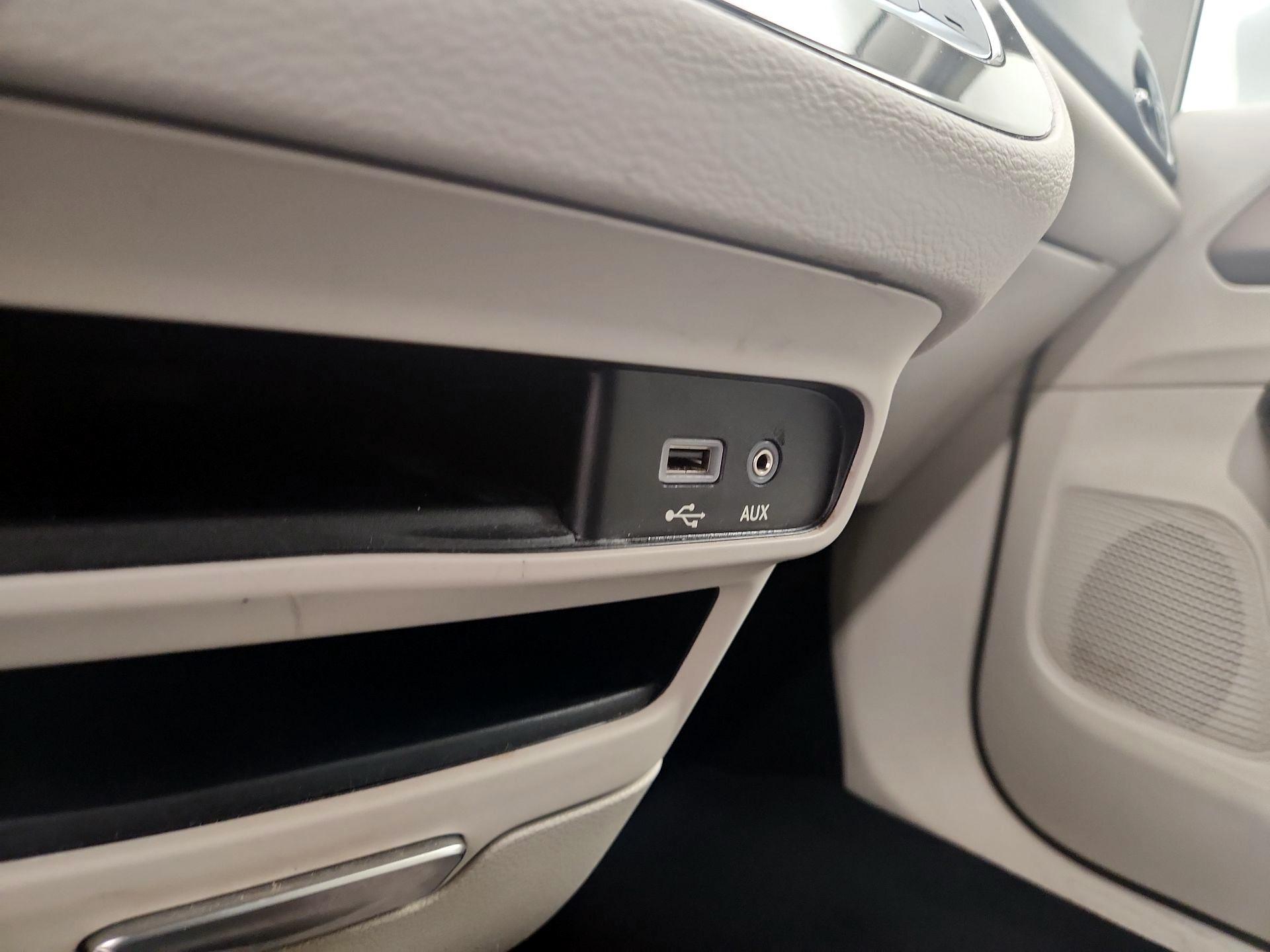 Thumbnail: 2019 Chrysler Pacifica - 19
