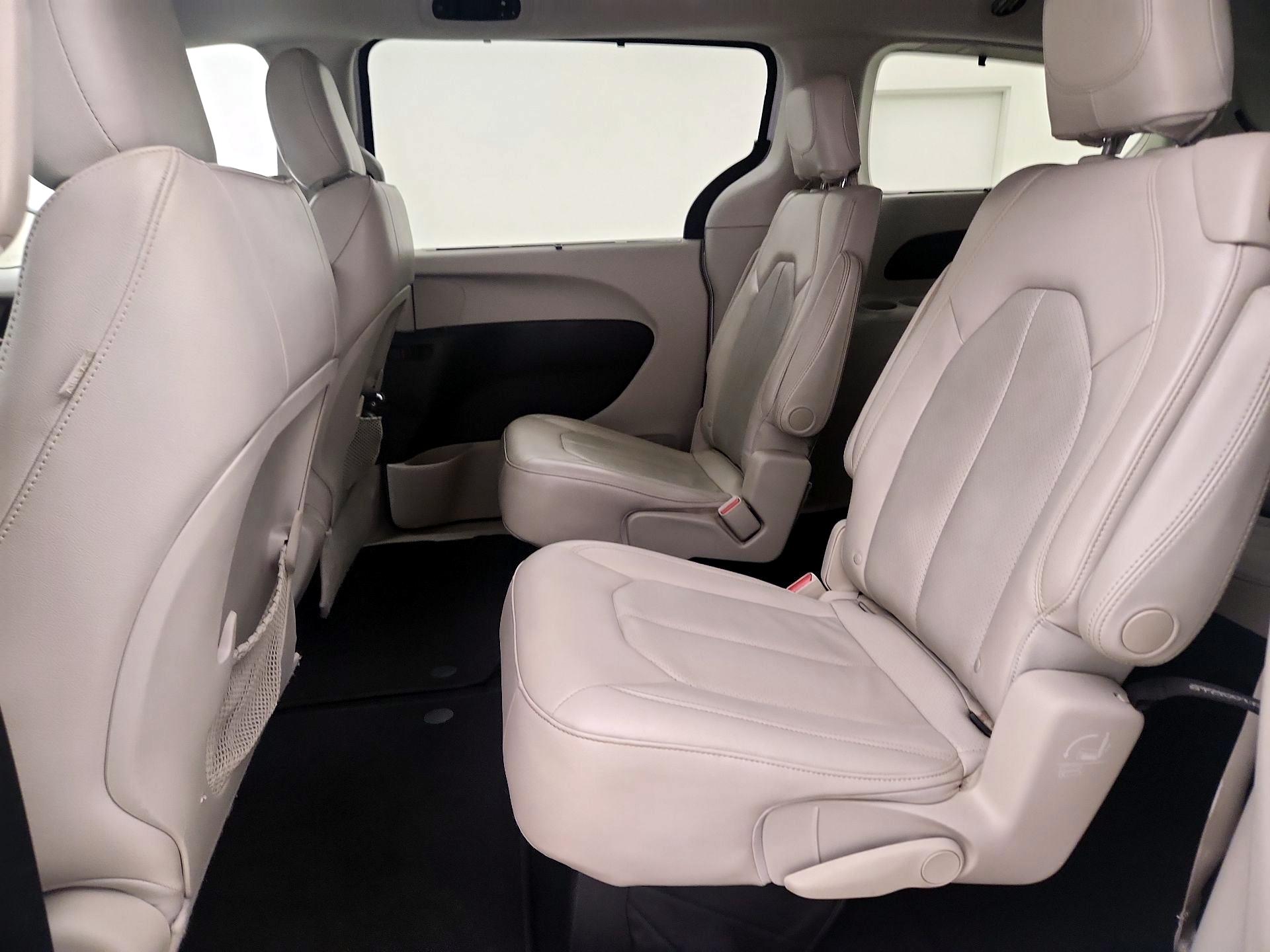 Thumbnail: 2019 Chrysler Pacifica - 20