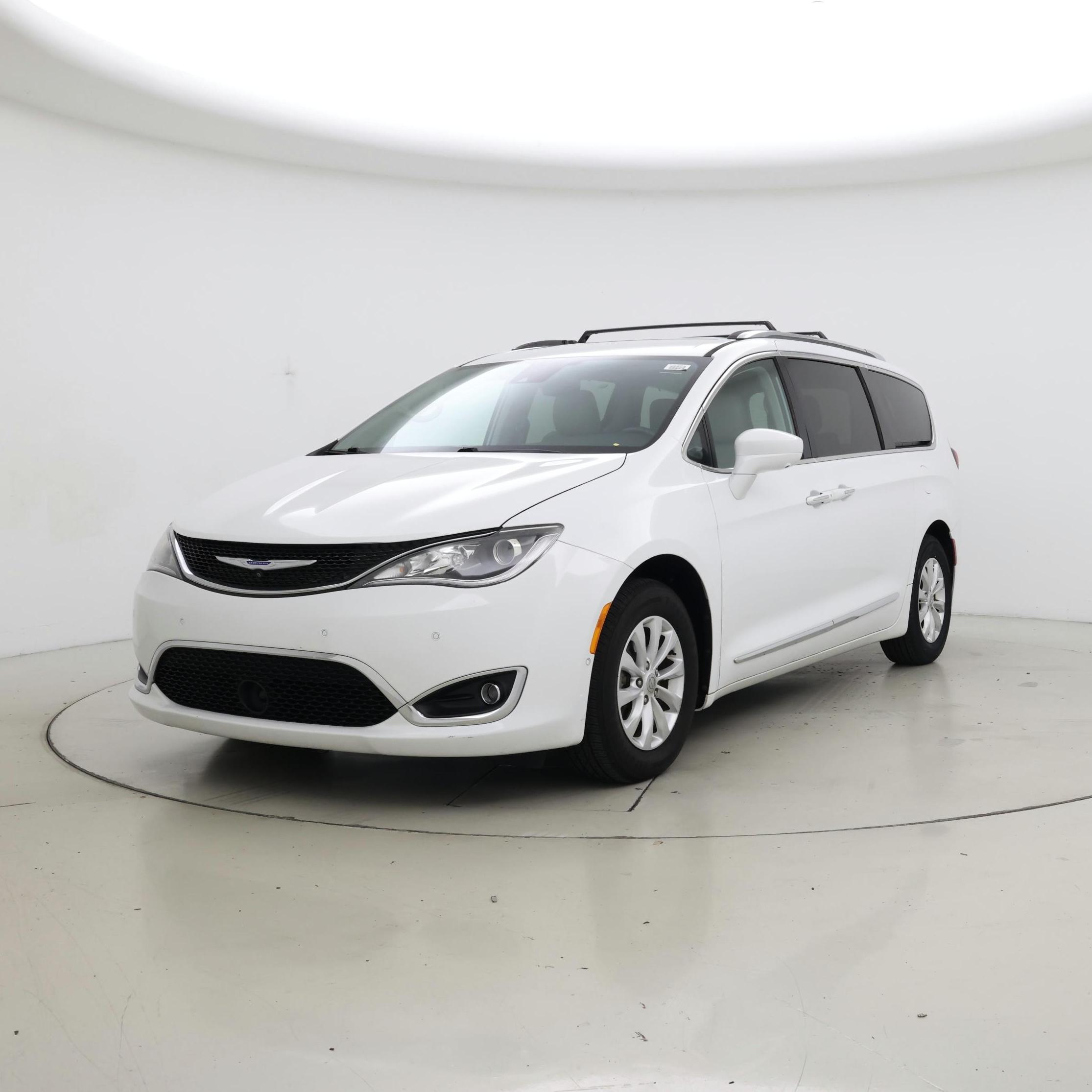 Thumbnail: 2019 Chrysler Pacifica - 4