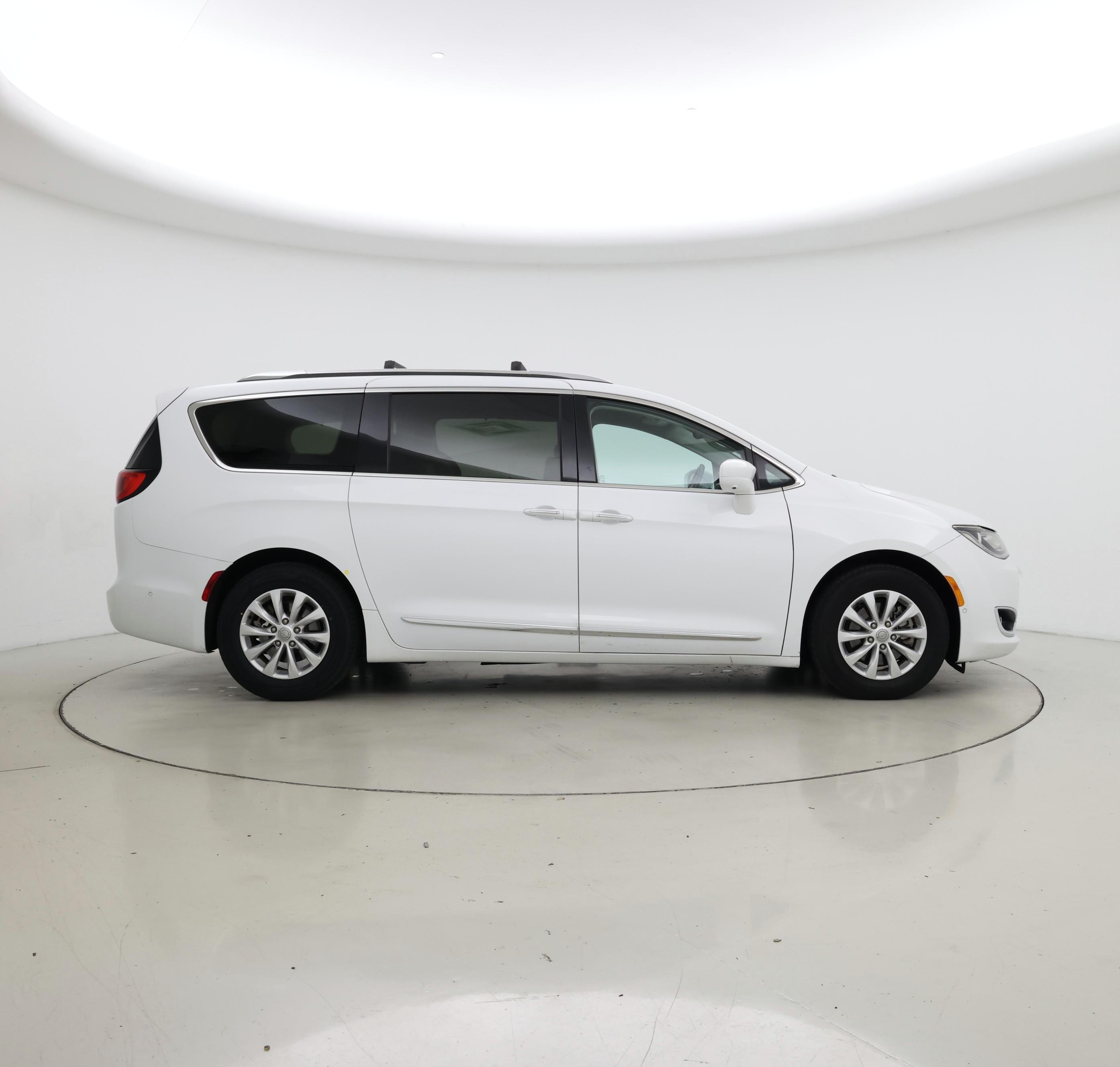 Thumbnail: 2019 Chrysler Pacifica - 7