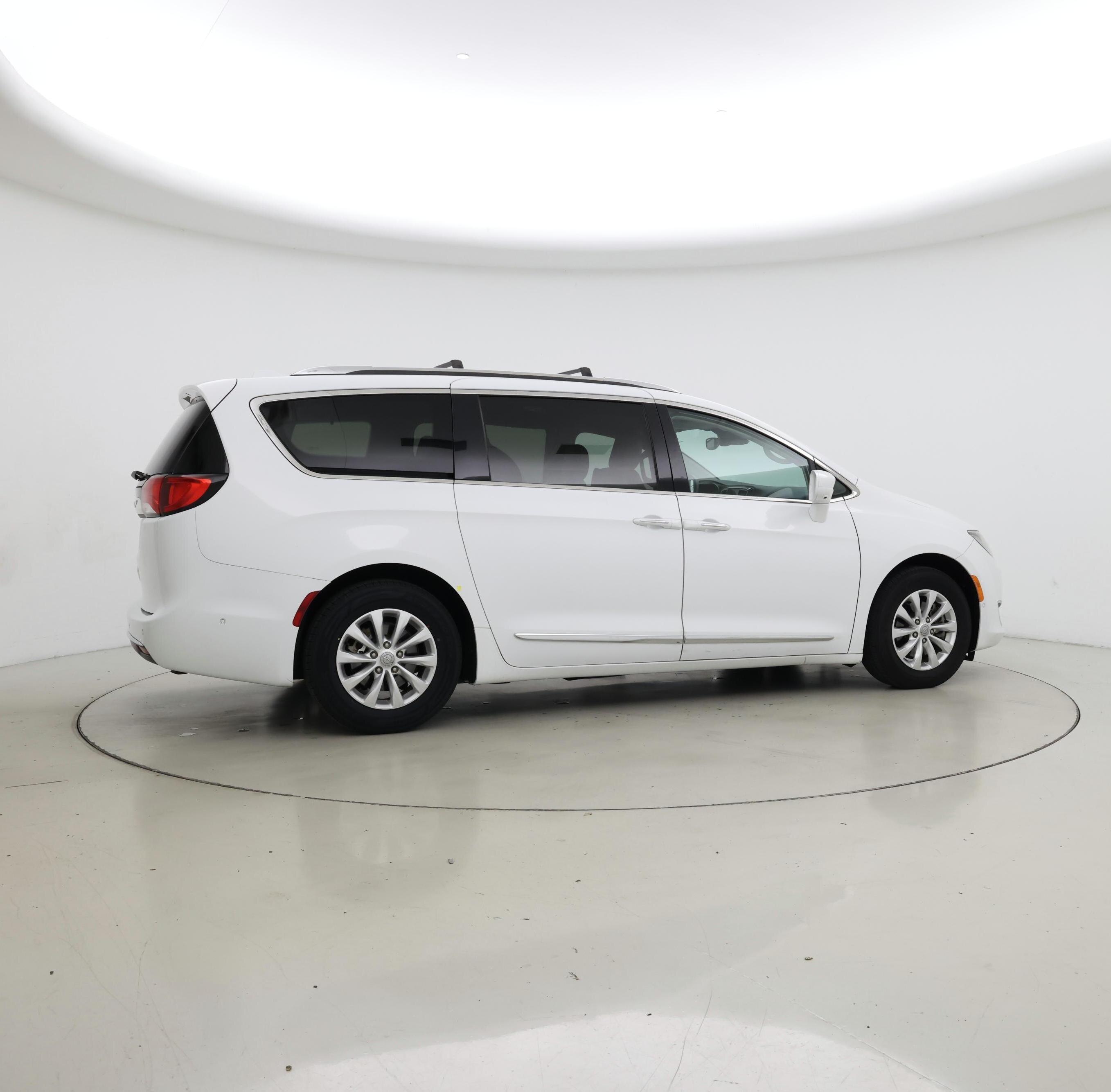 Thumbnail: 2019 Chrysler Pacifica - 8