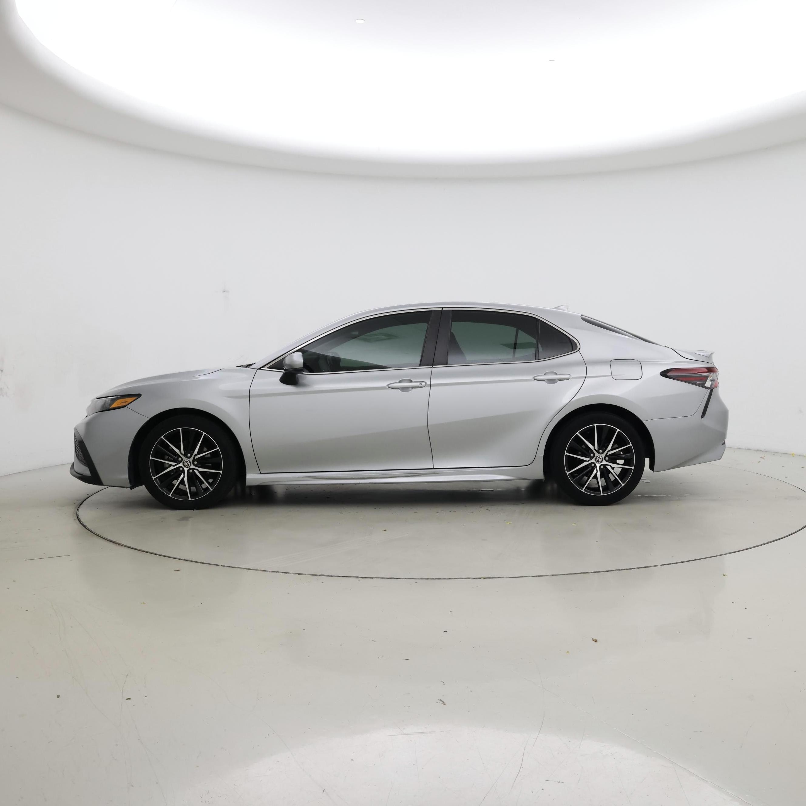 Thumbnail: 2021 Toyota Camry - 3