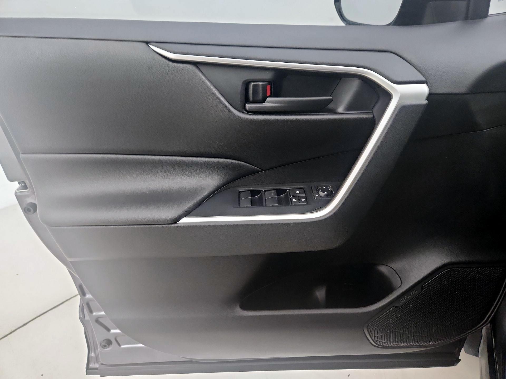 Thumbnail: 2021 Toyota RAV4 - 12