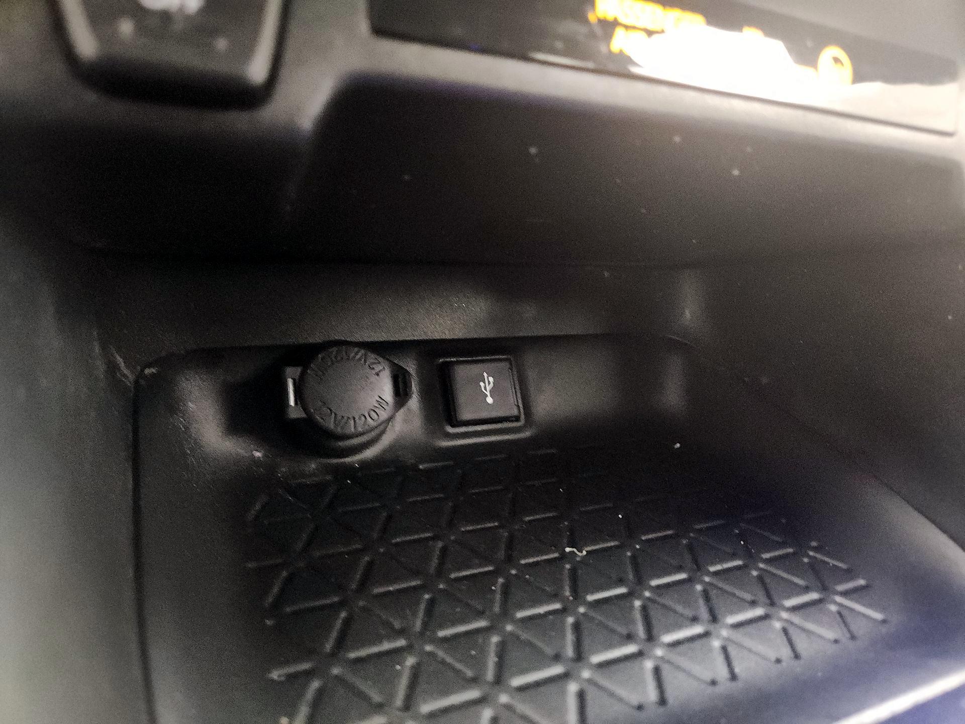 Thumbnail: 2021 Toyota RAV4 - 18