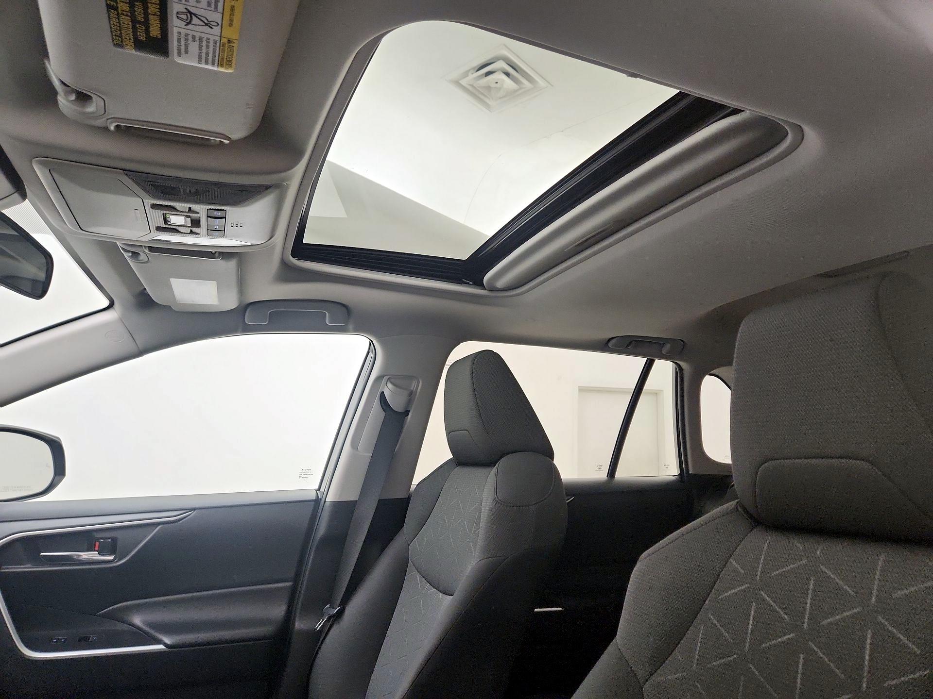 Thumbnail: 2022 Toyota RAV4 - 19