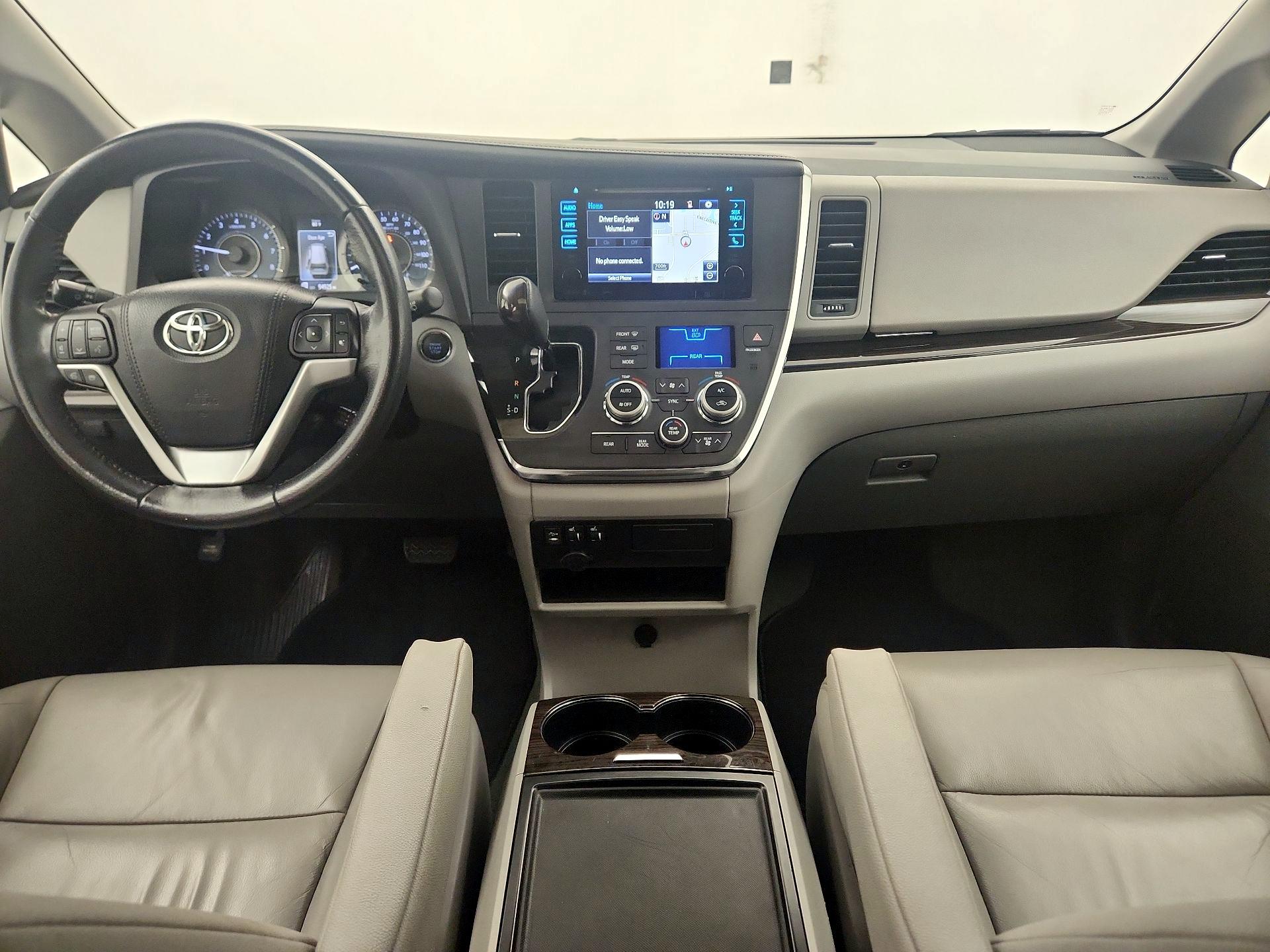 Thumbnail: 2017 Toyota Sienna - 9