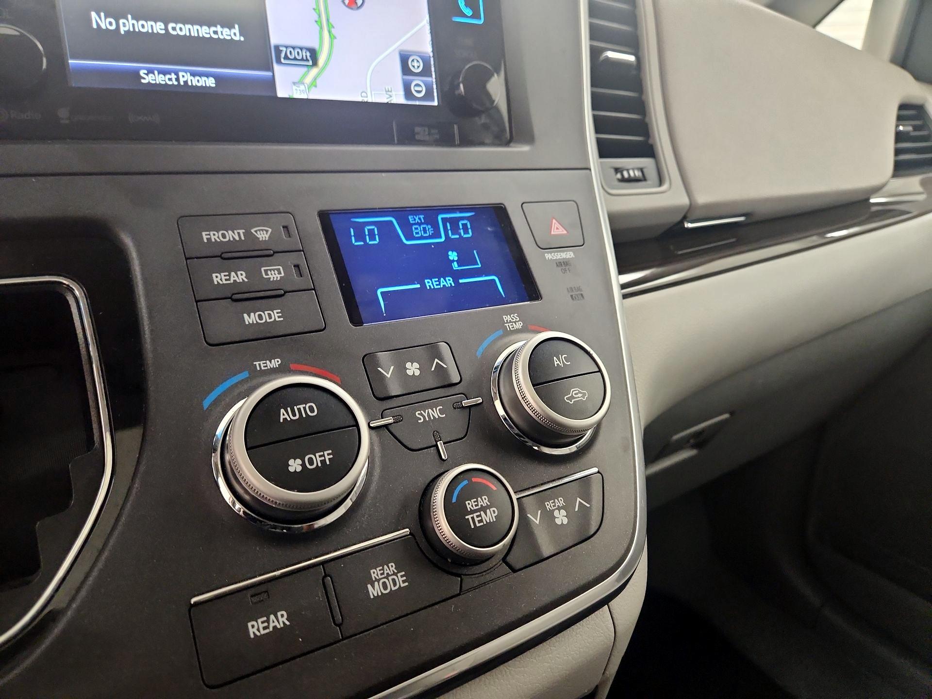 Thumbnail: 2017 Toyota Sienna - 17