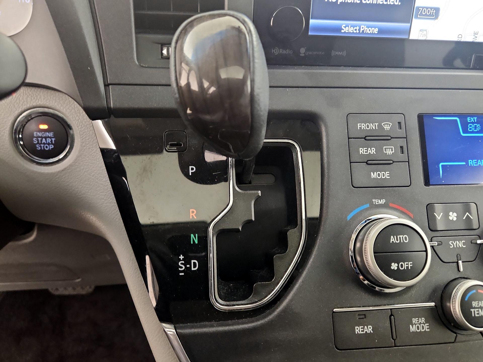 Thumbnail: 2017 Toyota Sienna - 18