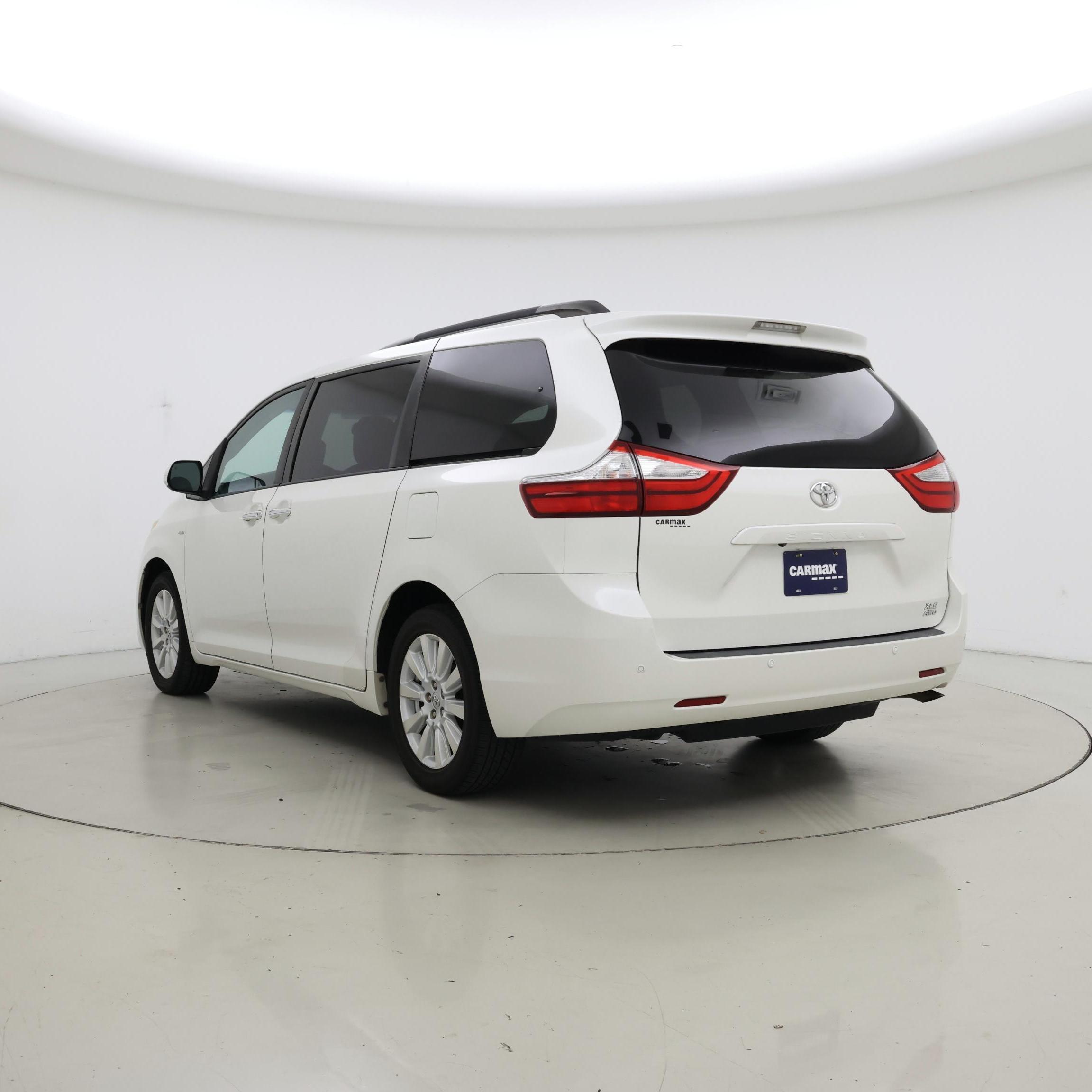 Thumbnail: 2017 Toyota Sienna - 2