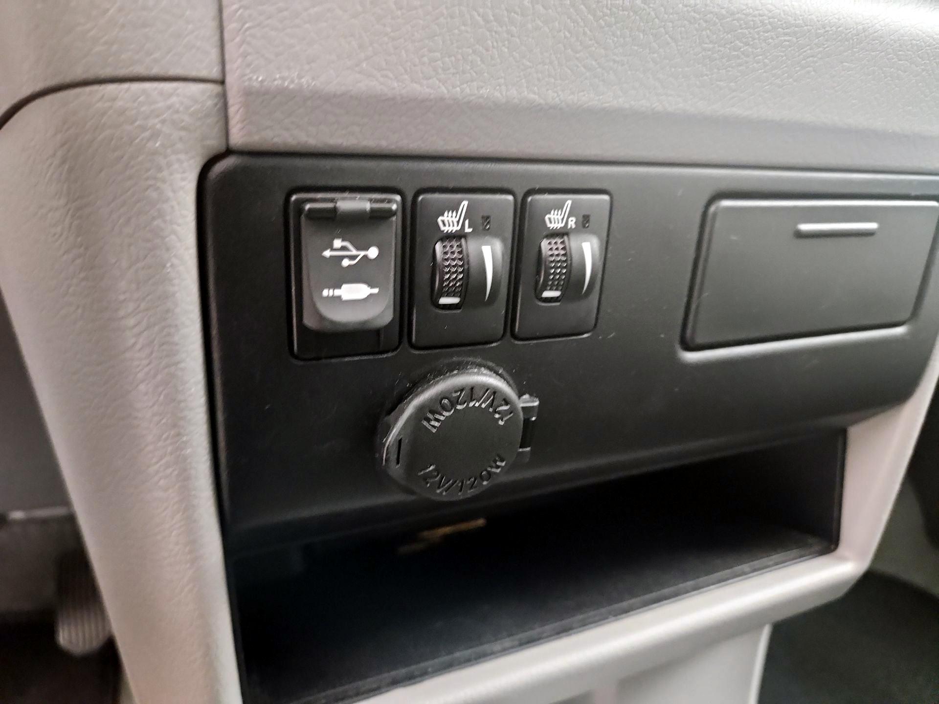Thumbnail: 2017 Toyota Sienna - 19