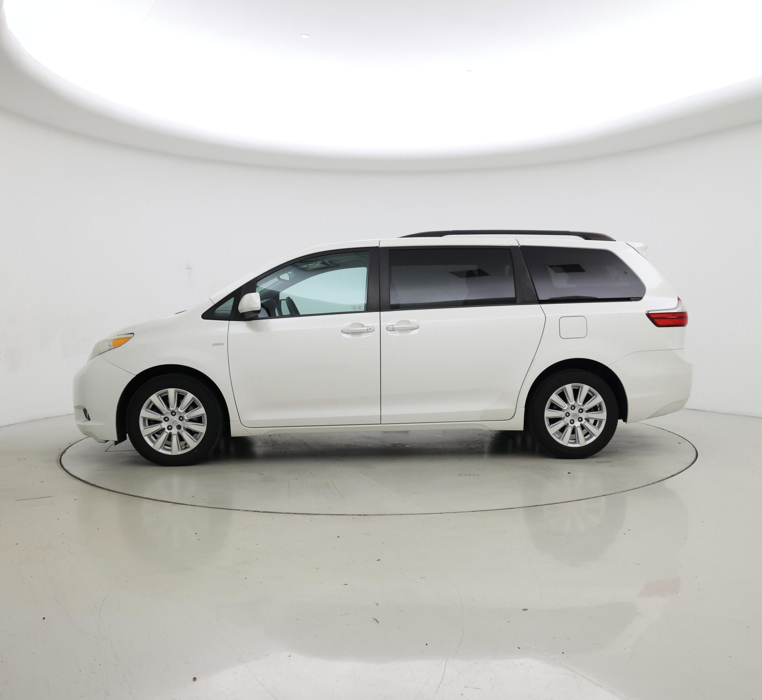 Thumbnail: 2017 Toyota Sienna - 3