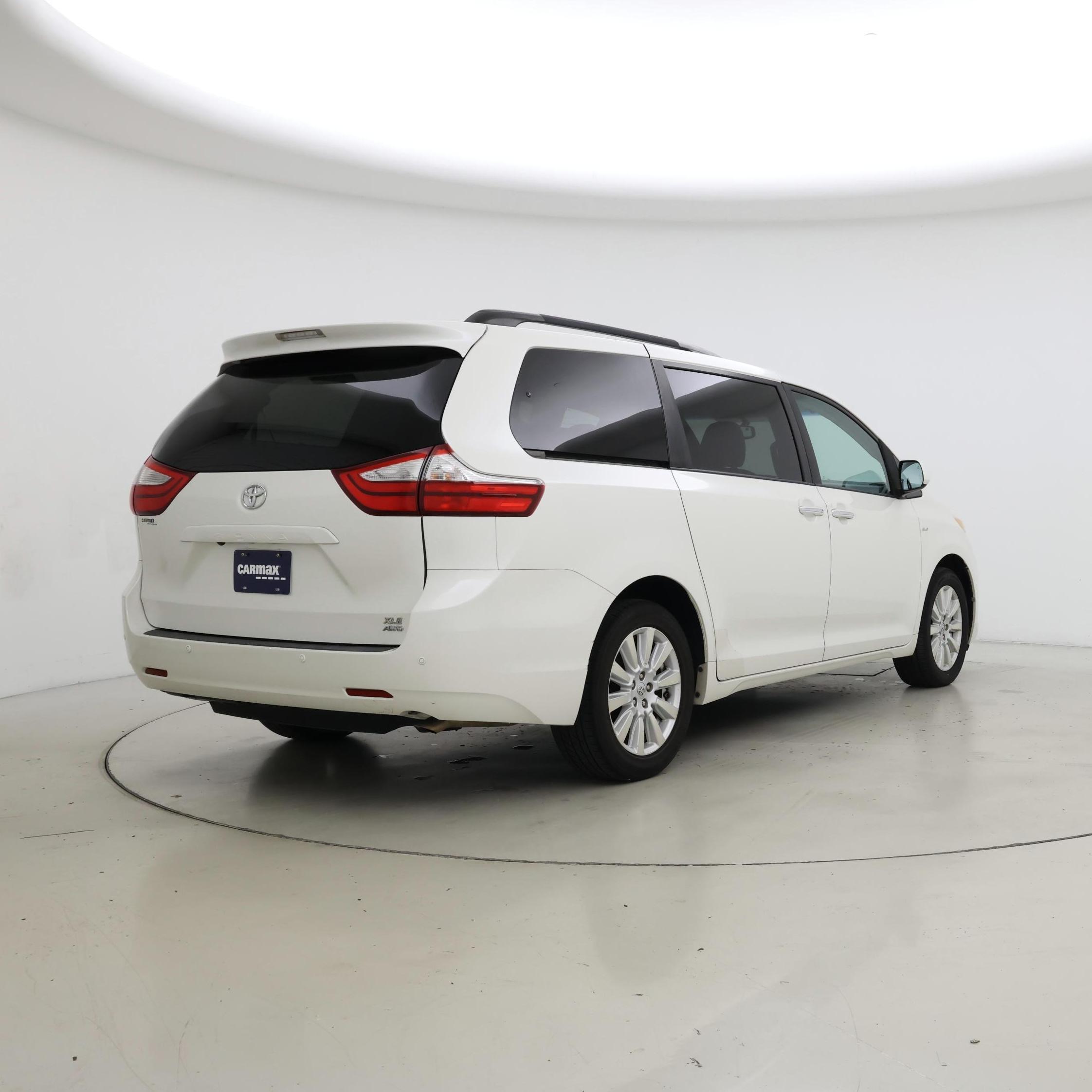 Thumbnail: 2017 Toyota Sienna - 8