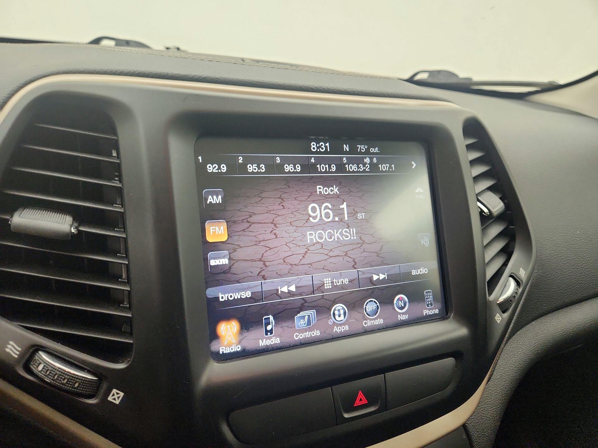 Thumbnail: 2015 Jeep Cherokee - 16