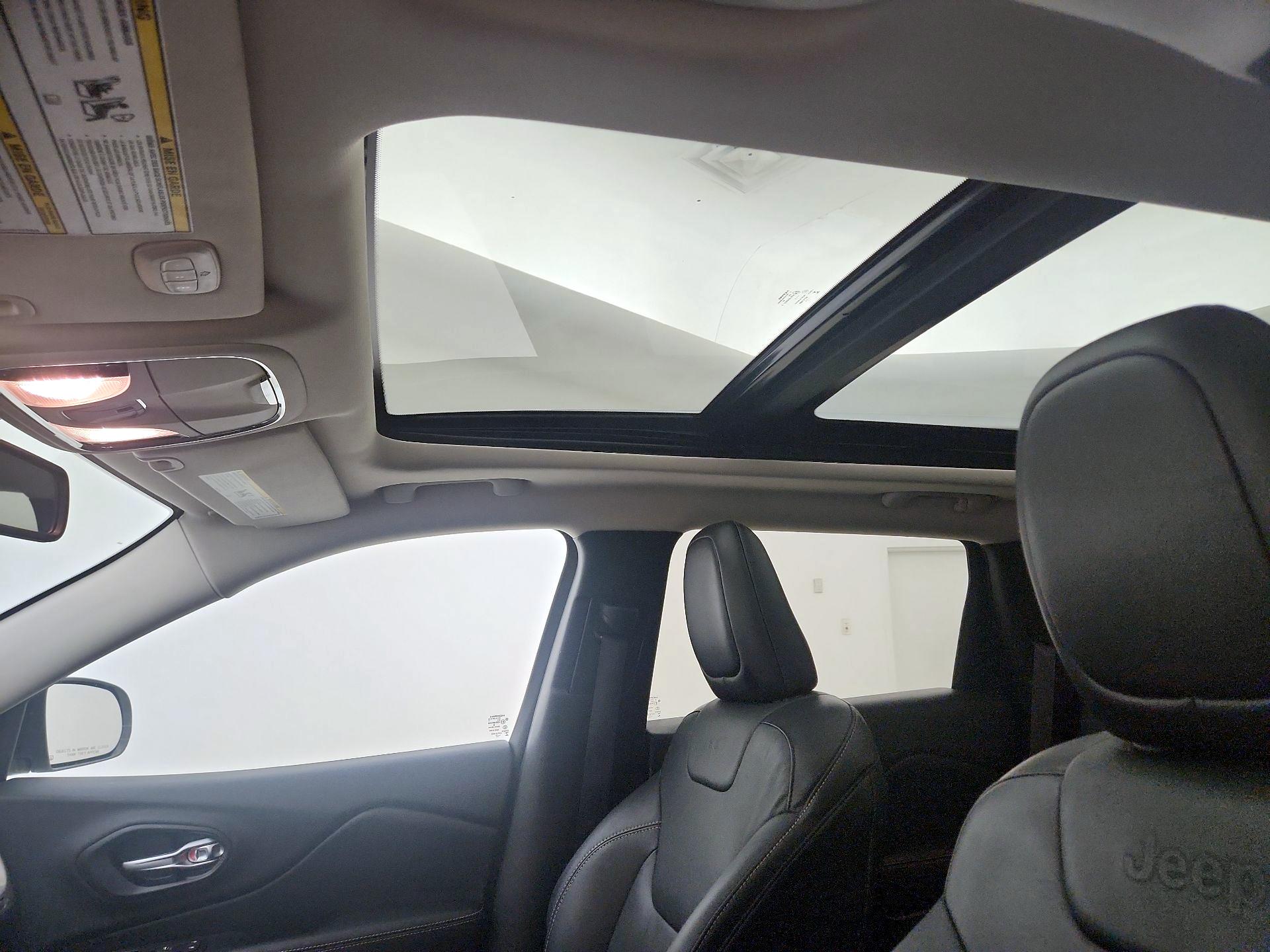 Thumbnail: 2015 Jeep Cherokee - 20