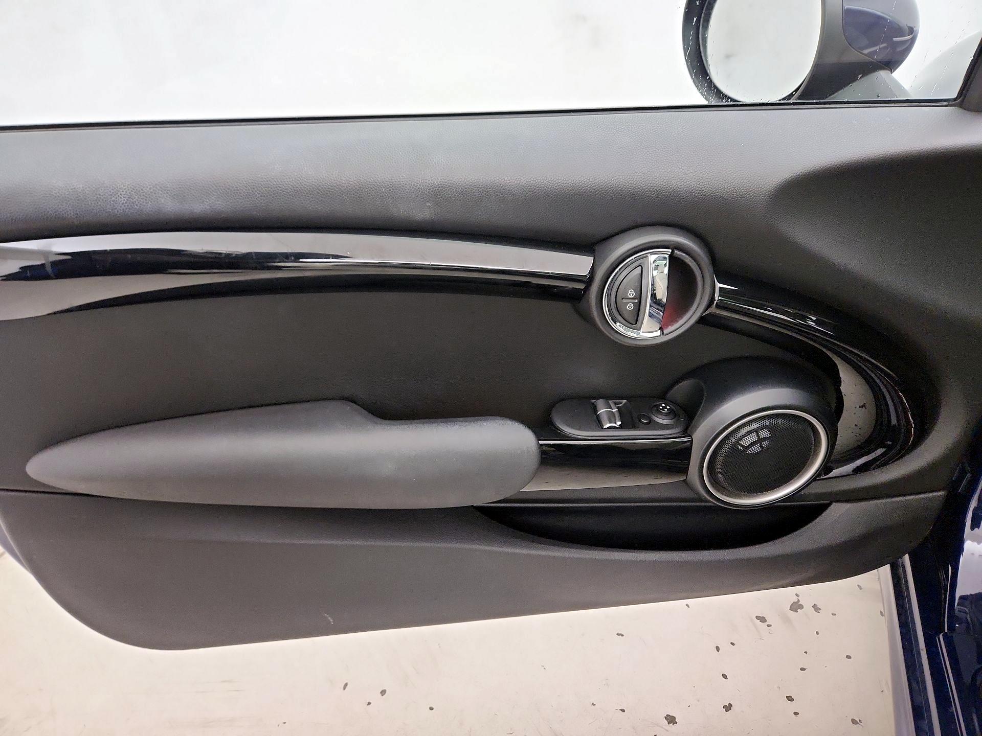 Thumbnail: 2015 MINI Cooper Hardtop - 12