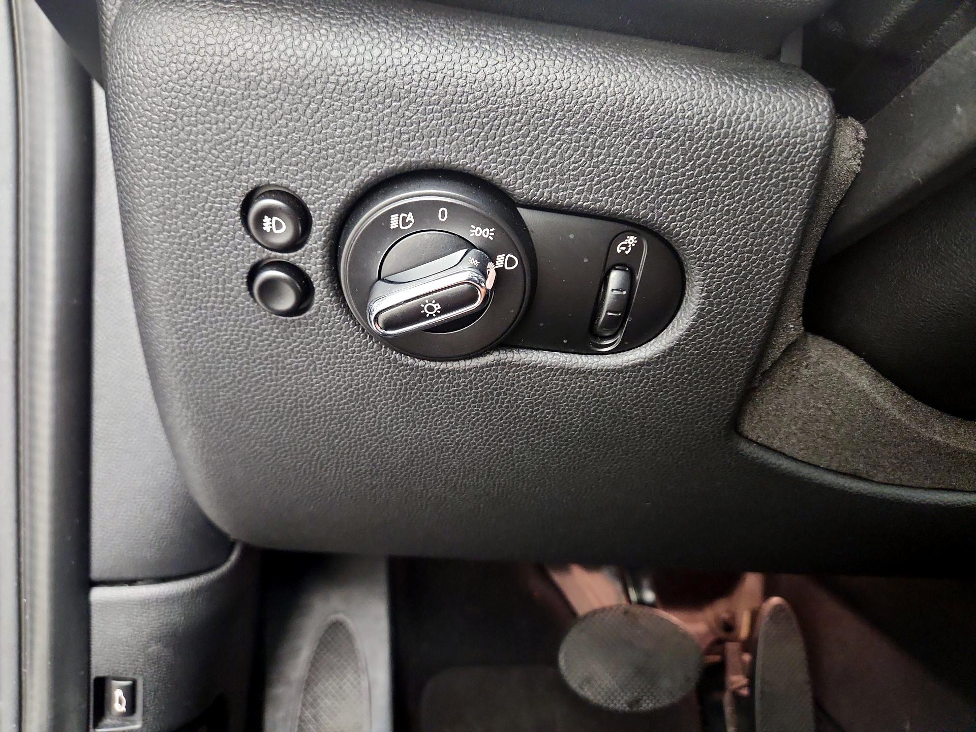 Thumbnail: 2015 MINI Cooper Hardtop - 13