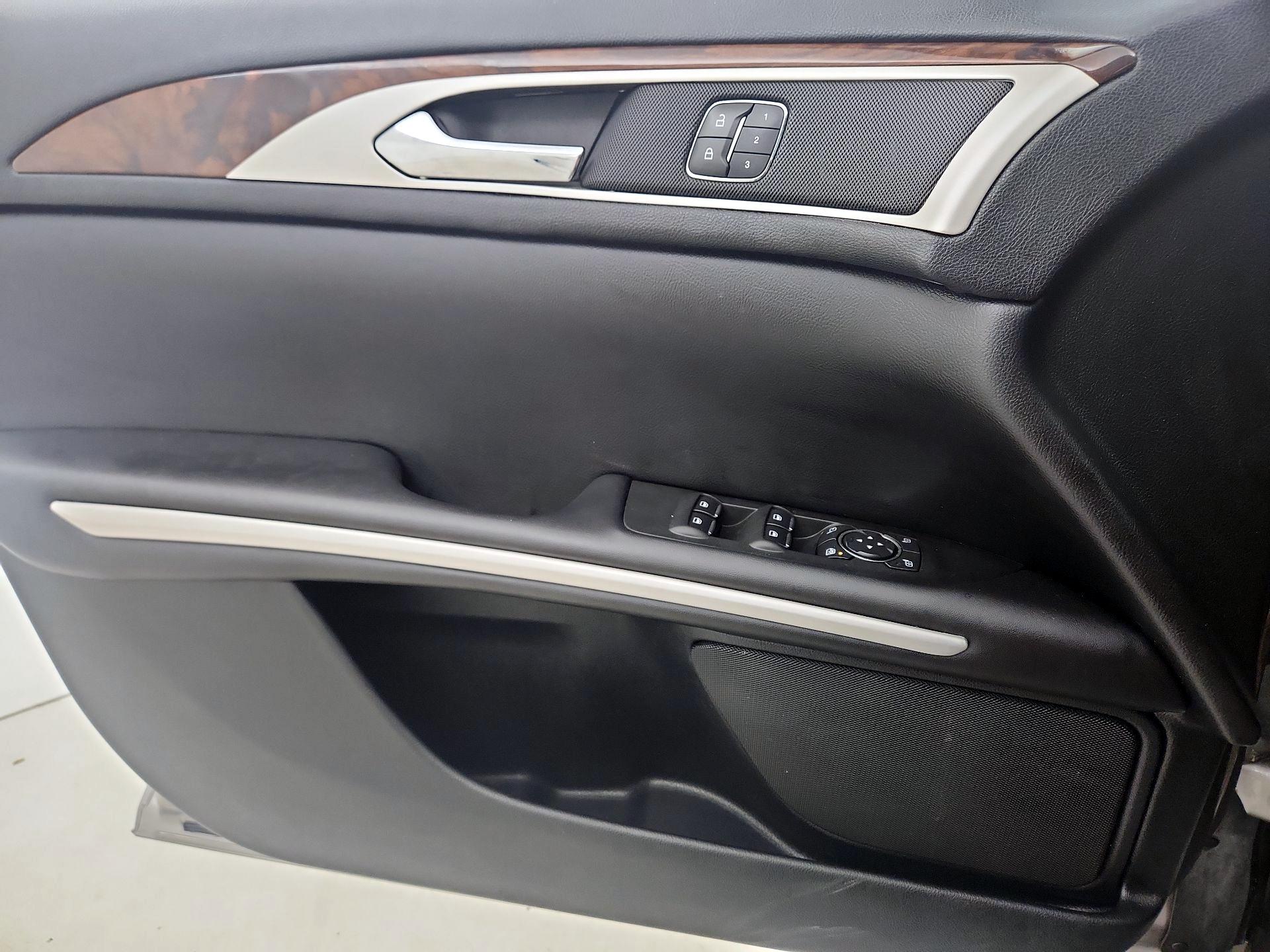 Thumbnail: 2016 Lincoln MKZ - 12