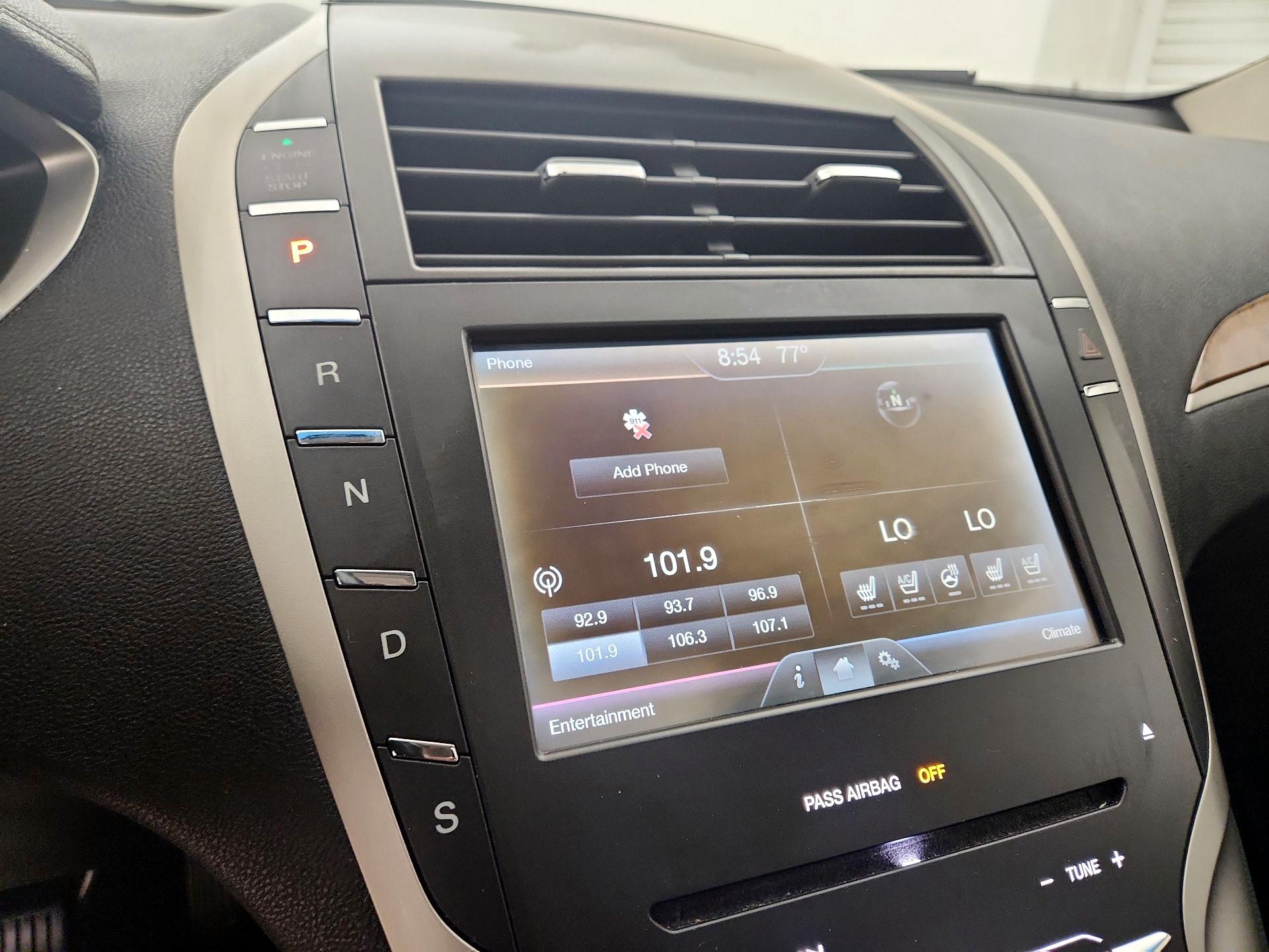 Thumbnail: 2016 Lincoln MKZ - 17