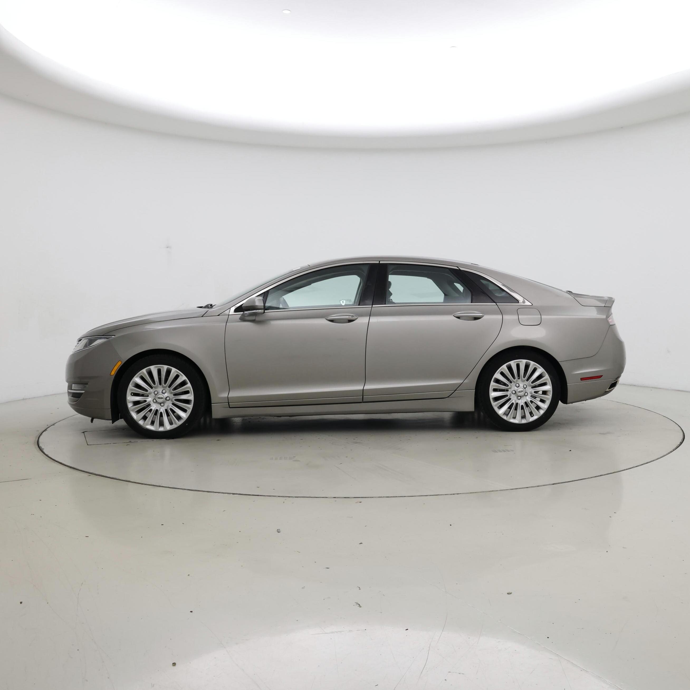 Thumbnail: 2016 Lincoln MKZ - 3