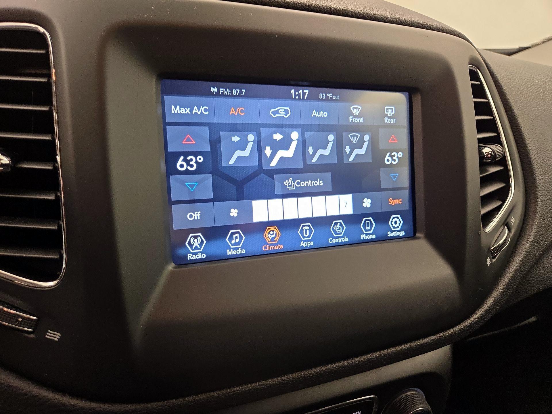Thumbnail: 2018 Jeep Compass - 16