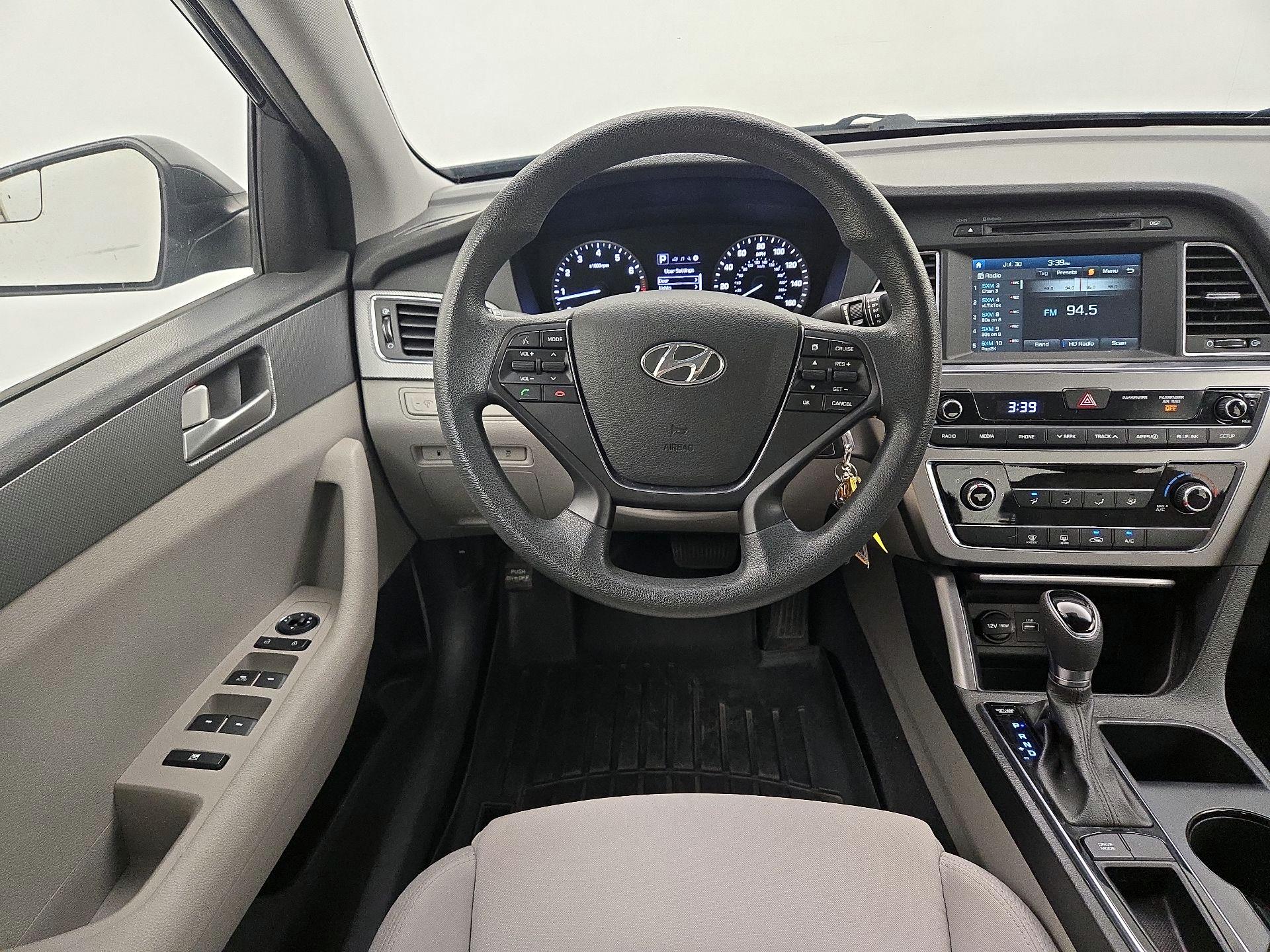 Thumbnail: 2016 Hyundai Sonata - 10