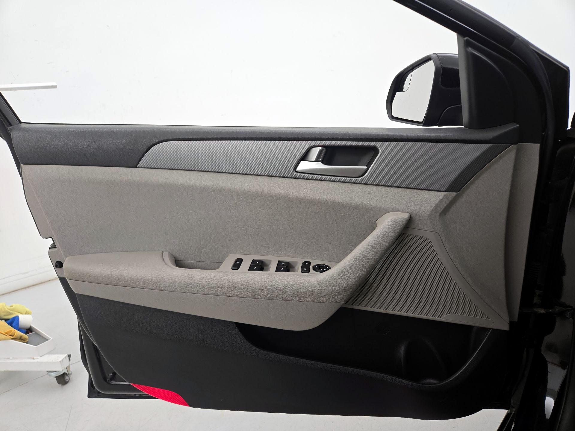 Thumbnail: 2016 Hyundai Sonata - 12